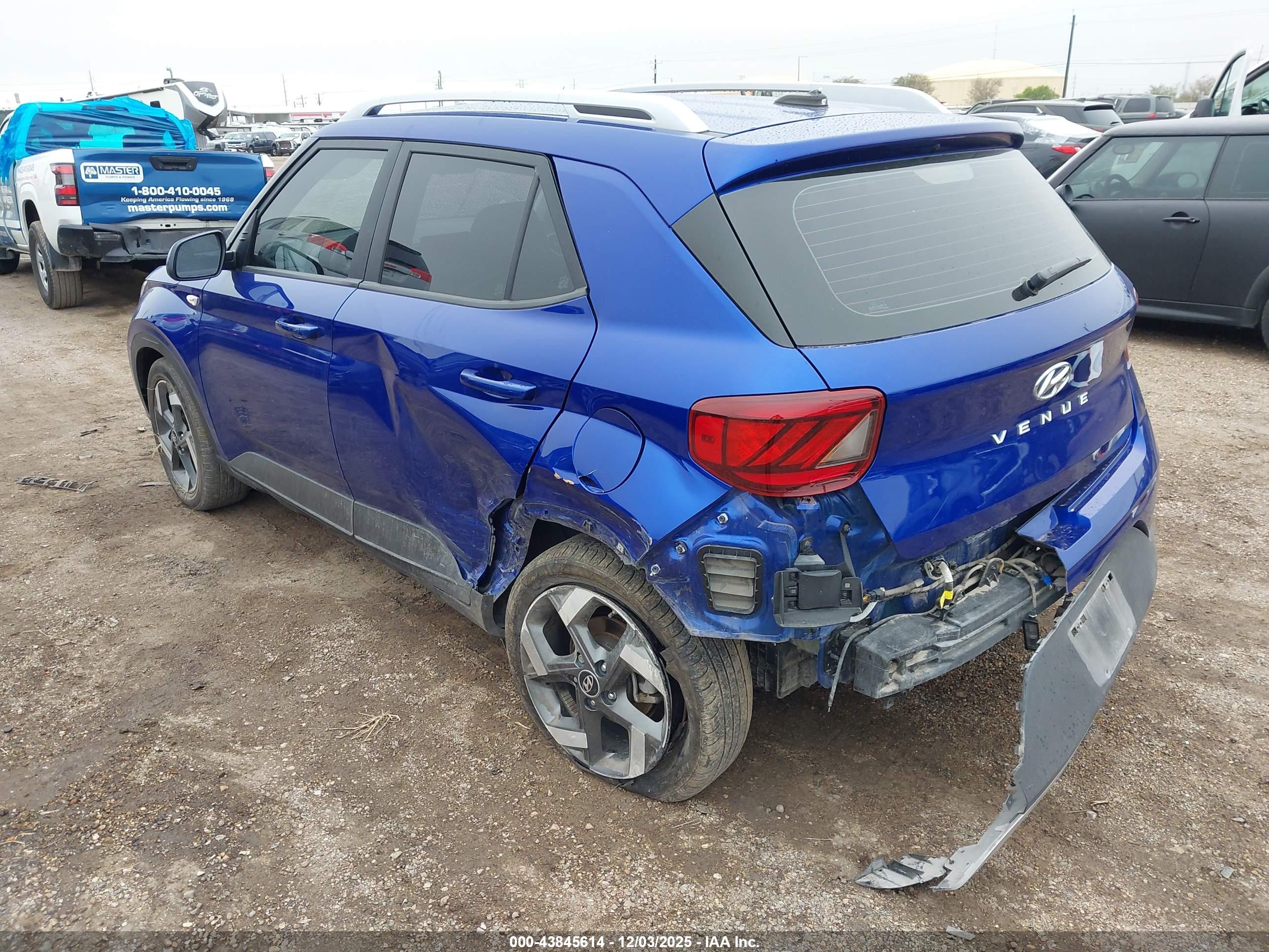 HYUNDAI VENUE image 3