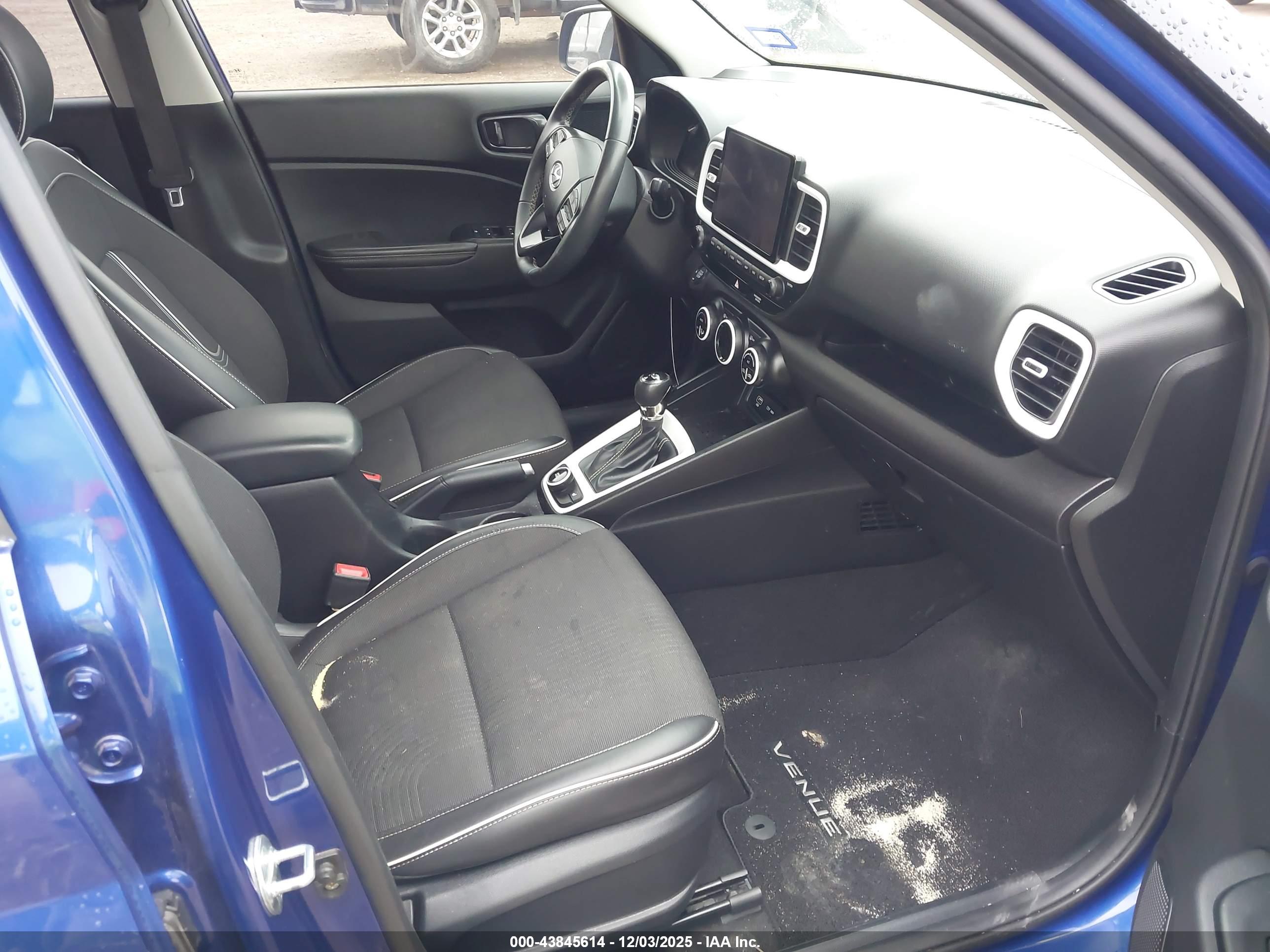HYUNDAI VENUE image 5