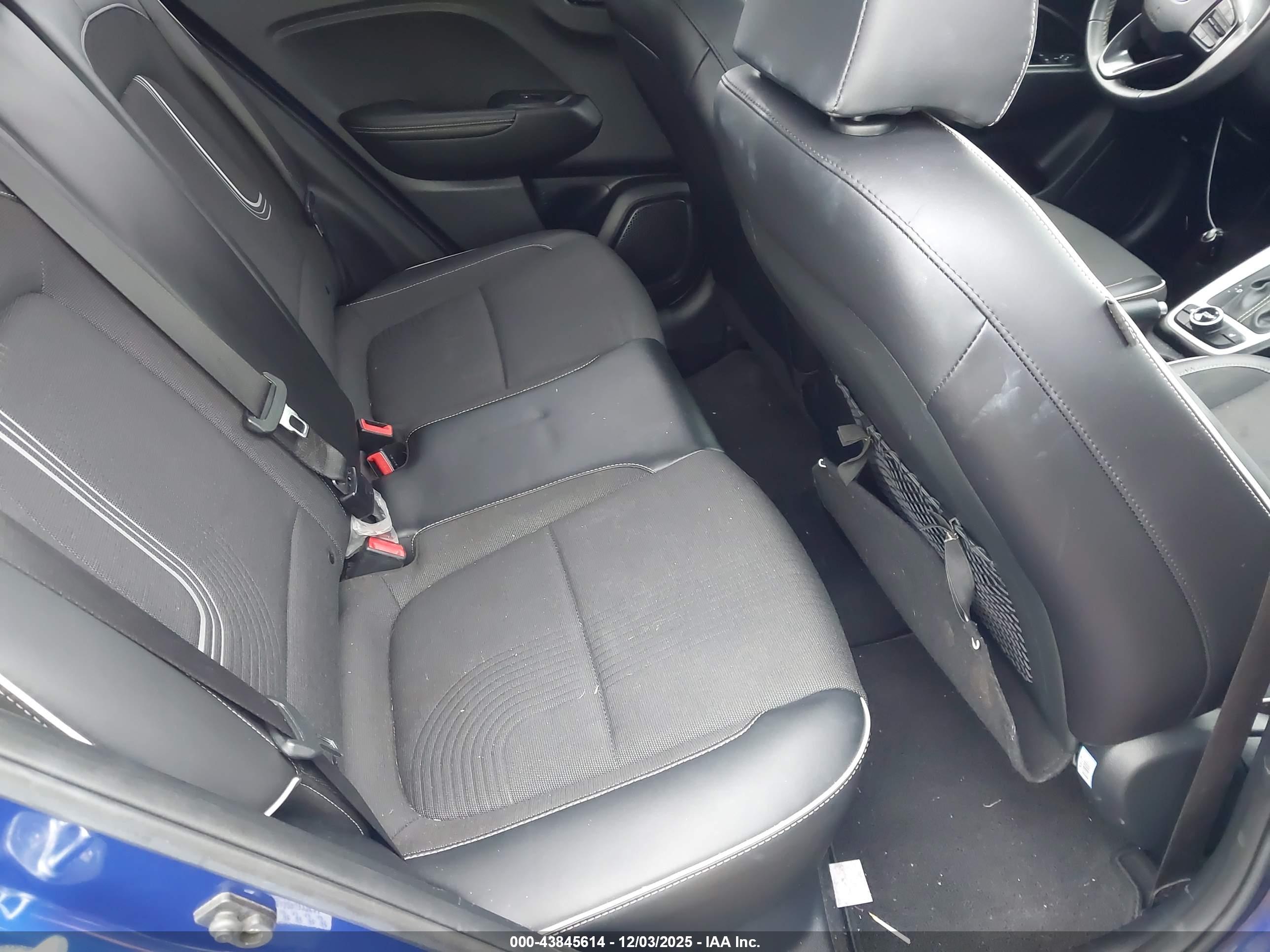 HYUNDAI VENUE image 8