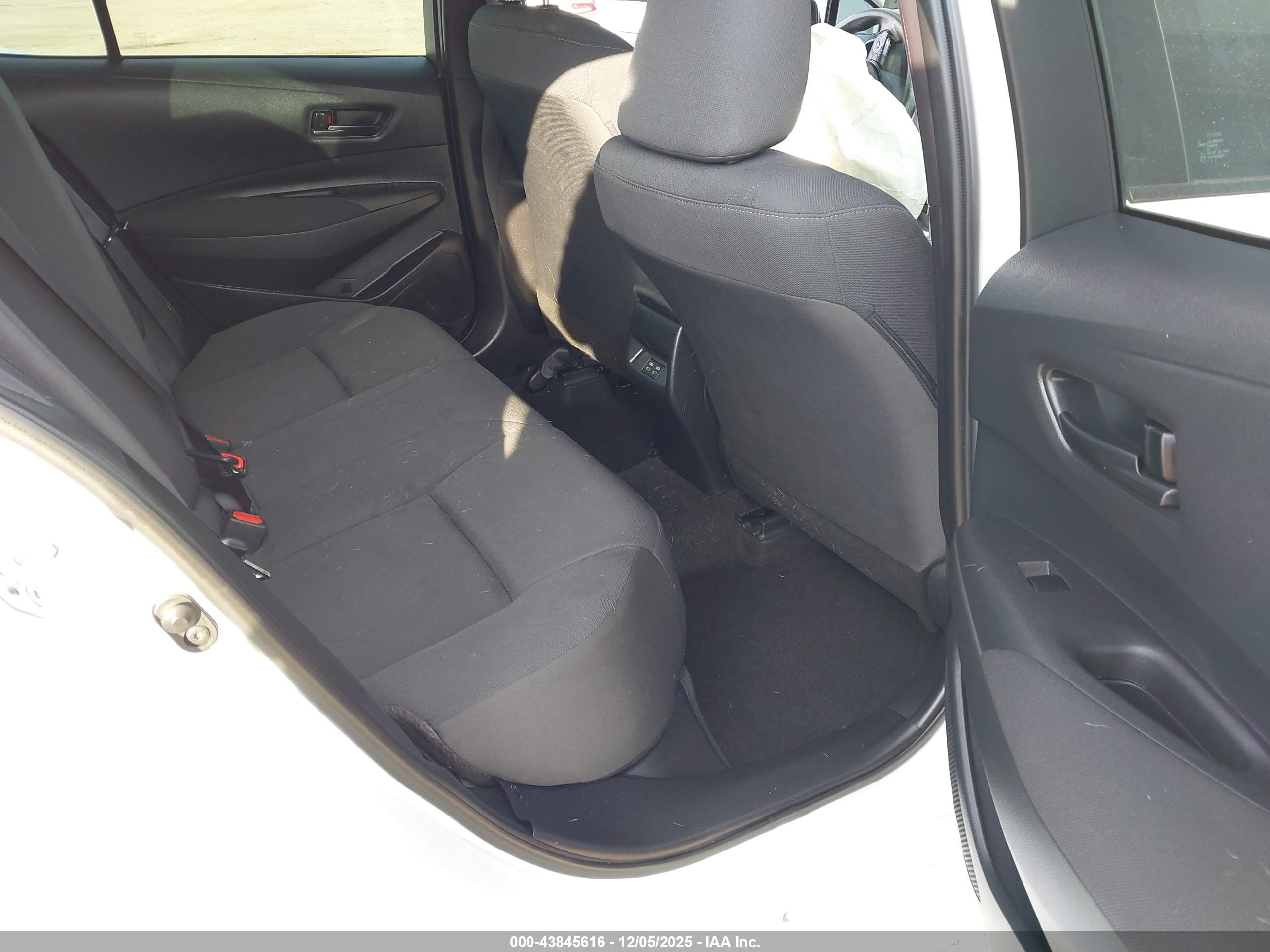 TOYOTA COROLLA image 8