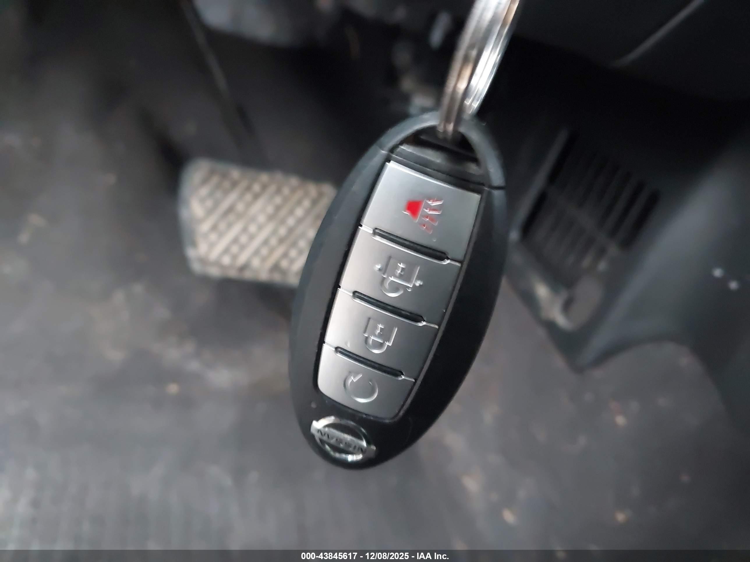 NISSAN TITAN image 11