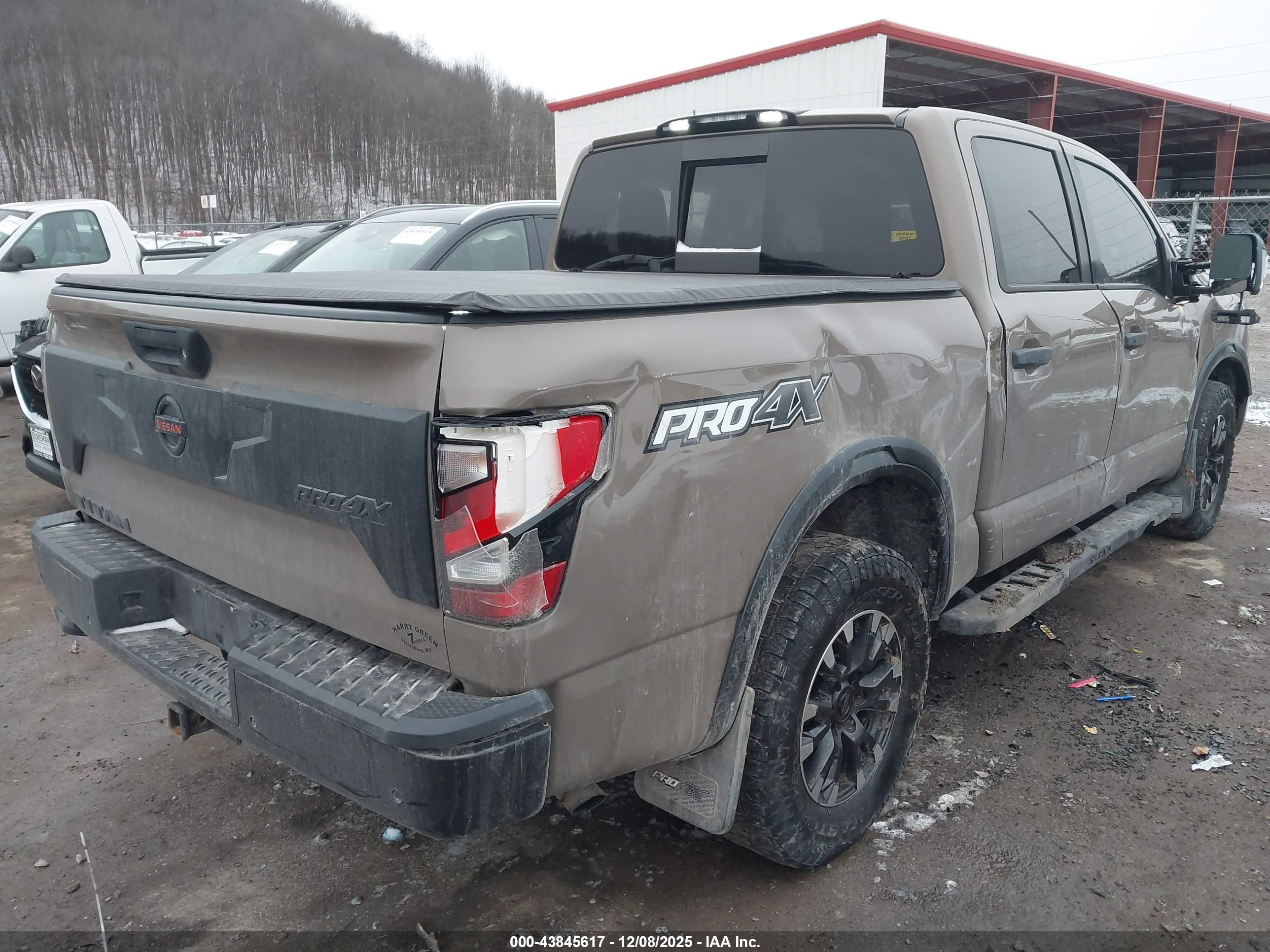 NISSAN TITAN image 4