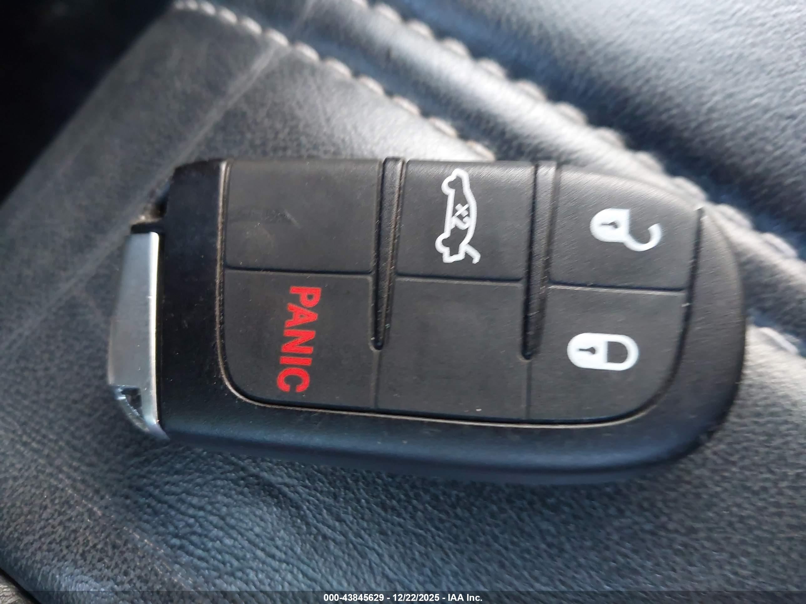 CHRYSLER 300 image 11