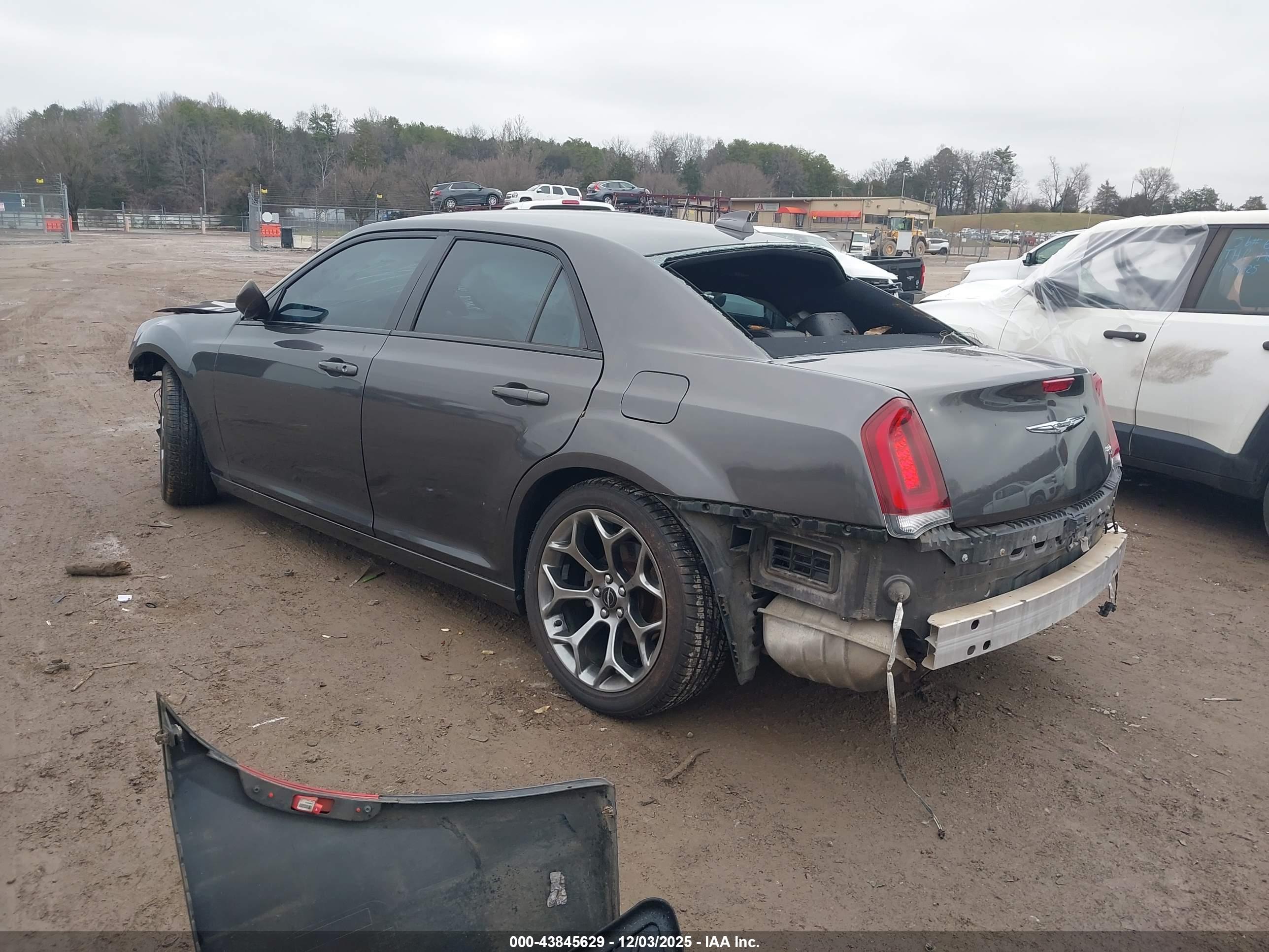 CHRYSLER 300 image 3