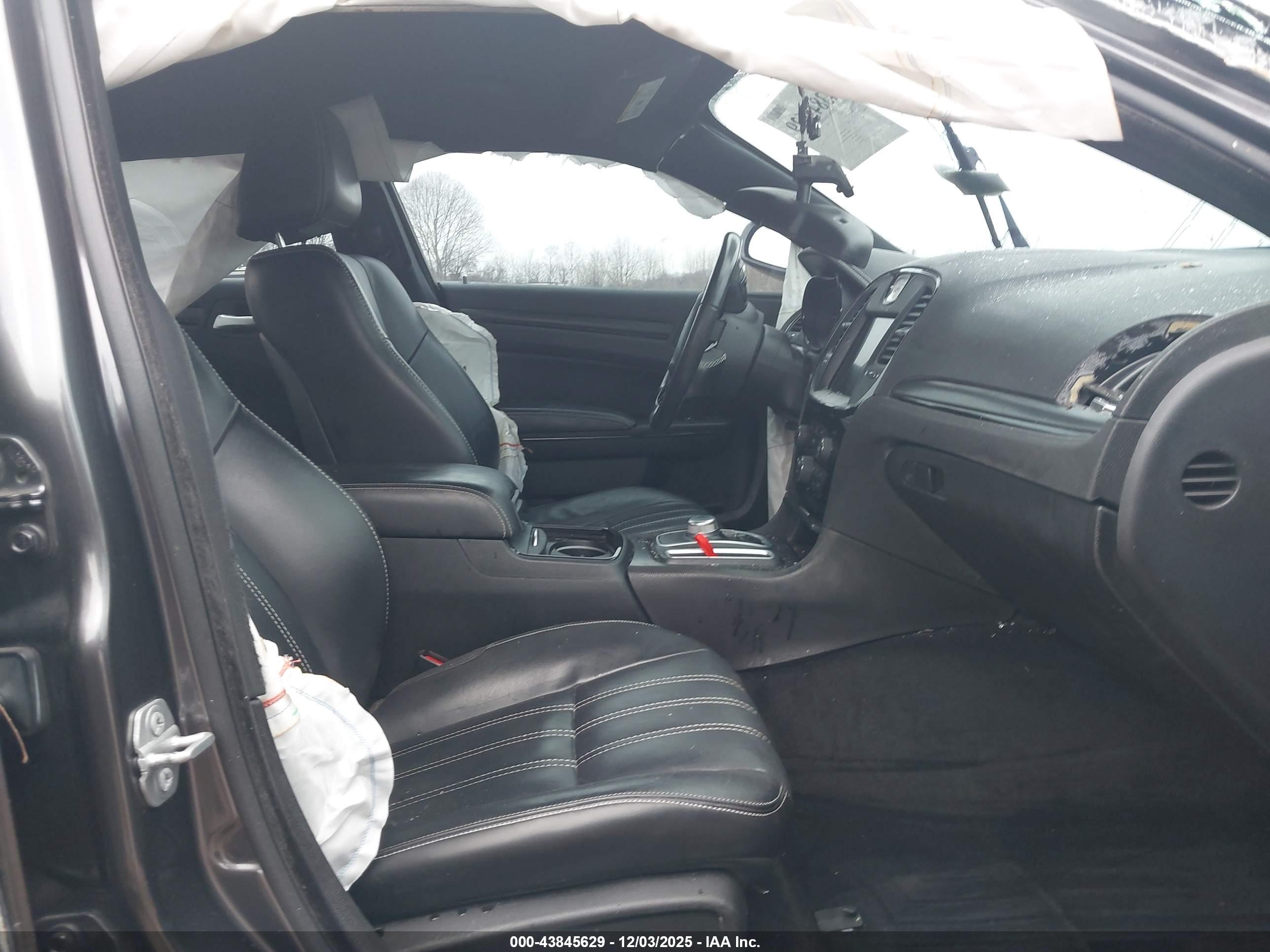 CHRYSLER 300 image 5