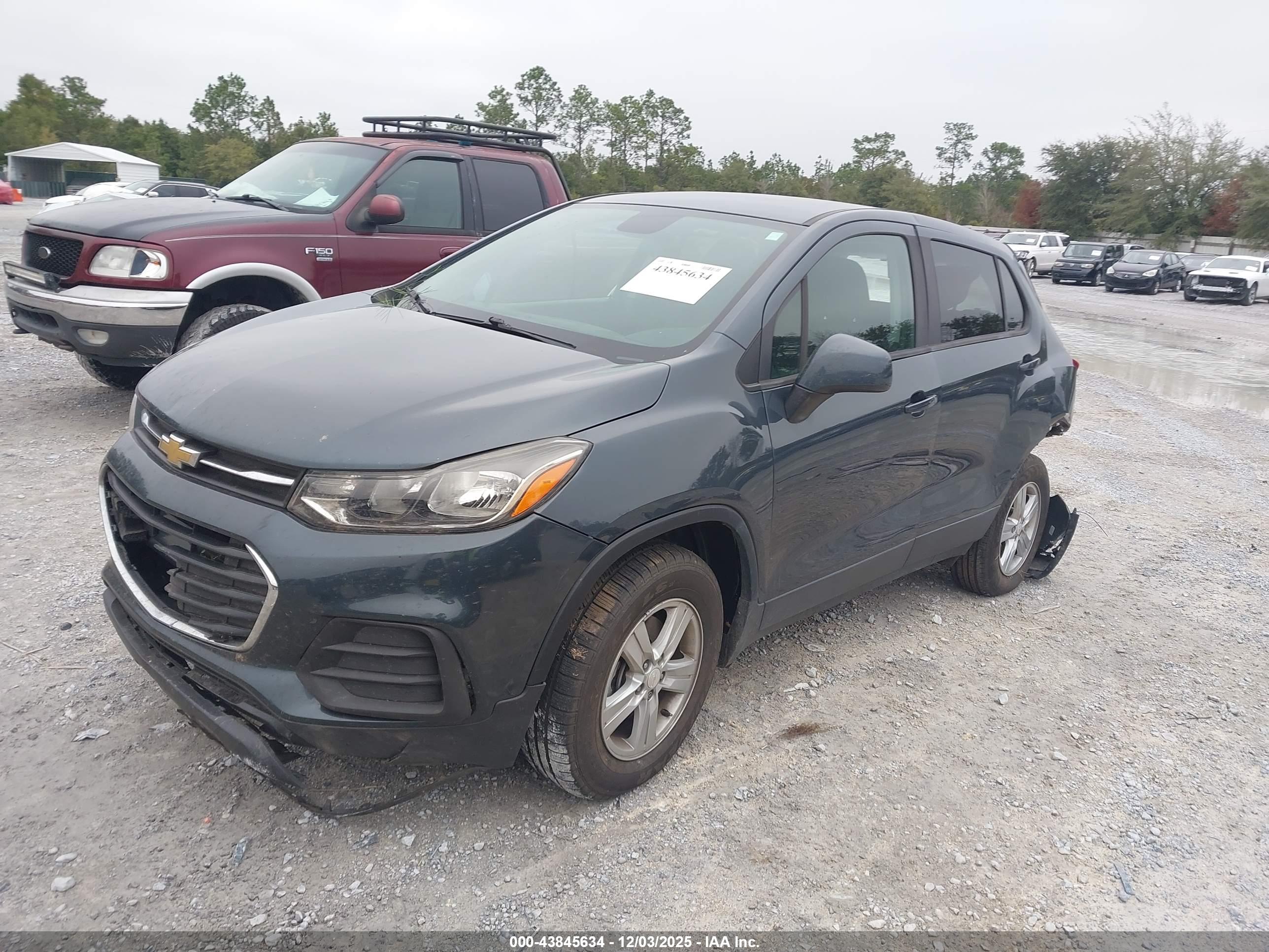 CHEVROLET TRAX image 2