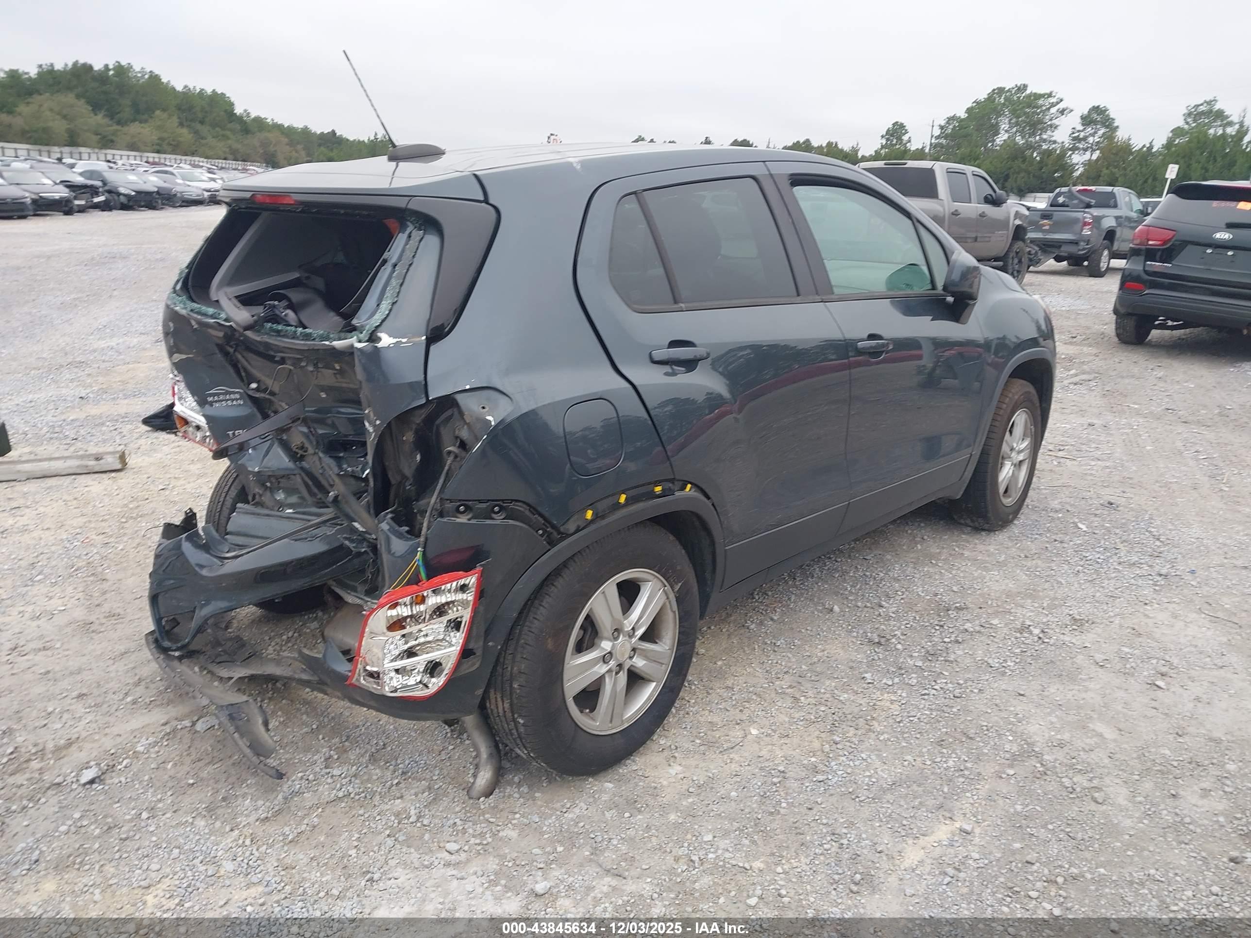 CHEVROLET TRAX image 4