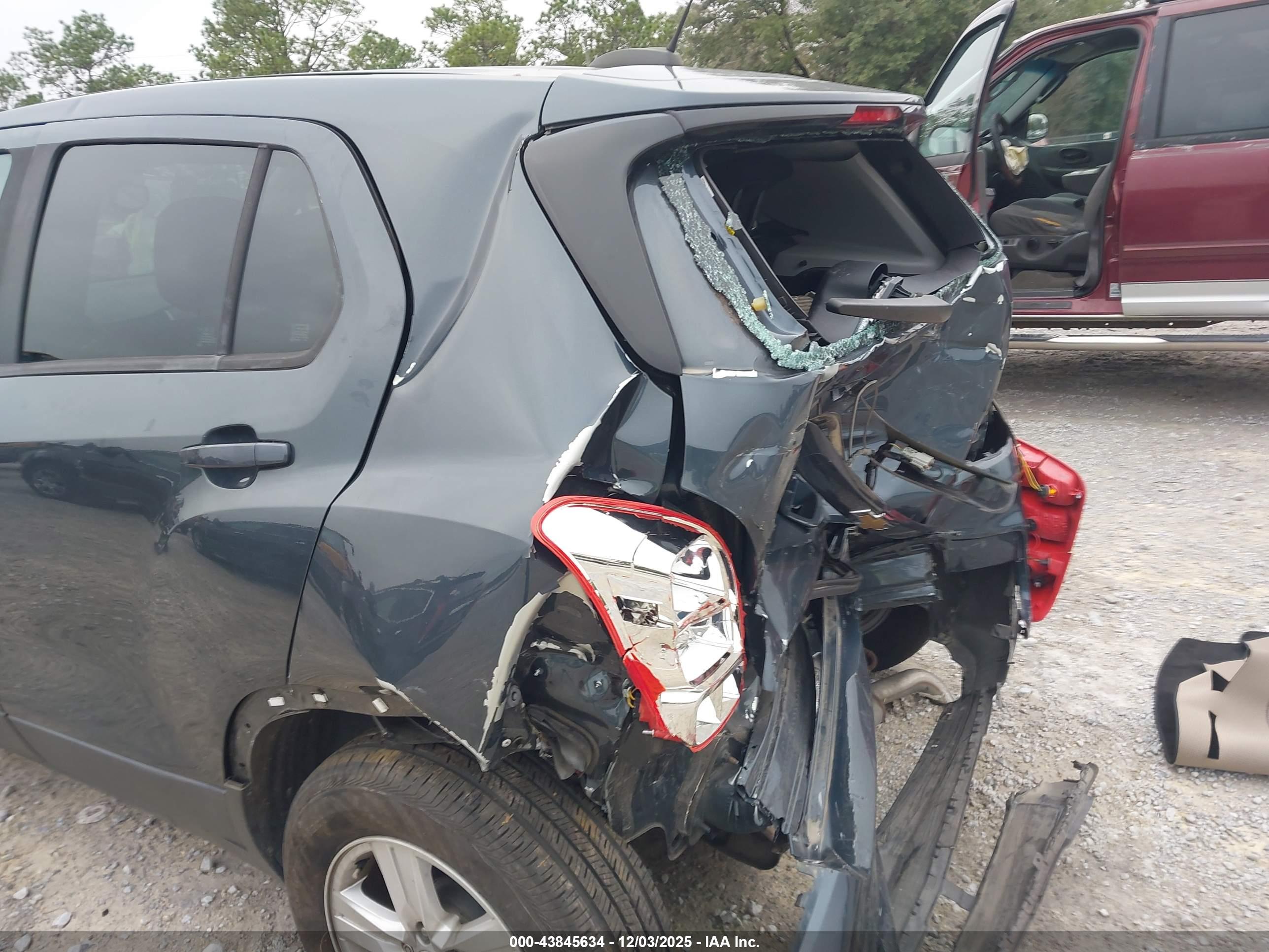 CHEVROLET TRAX image 6