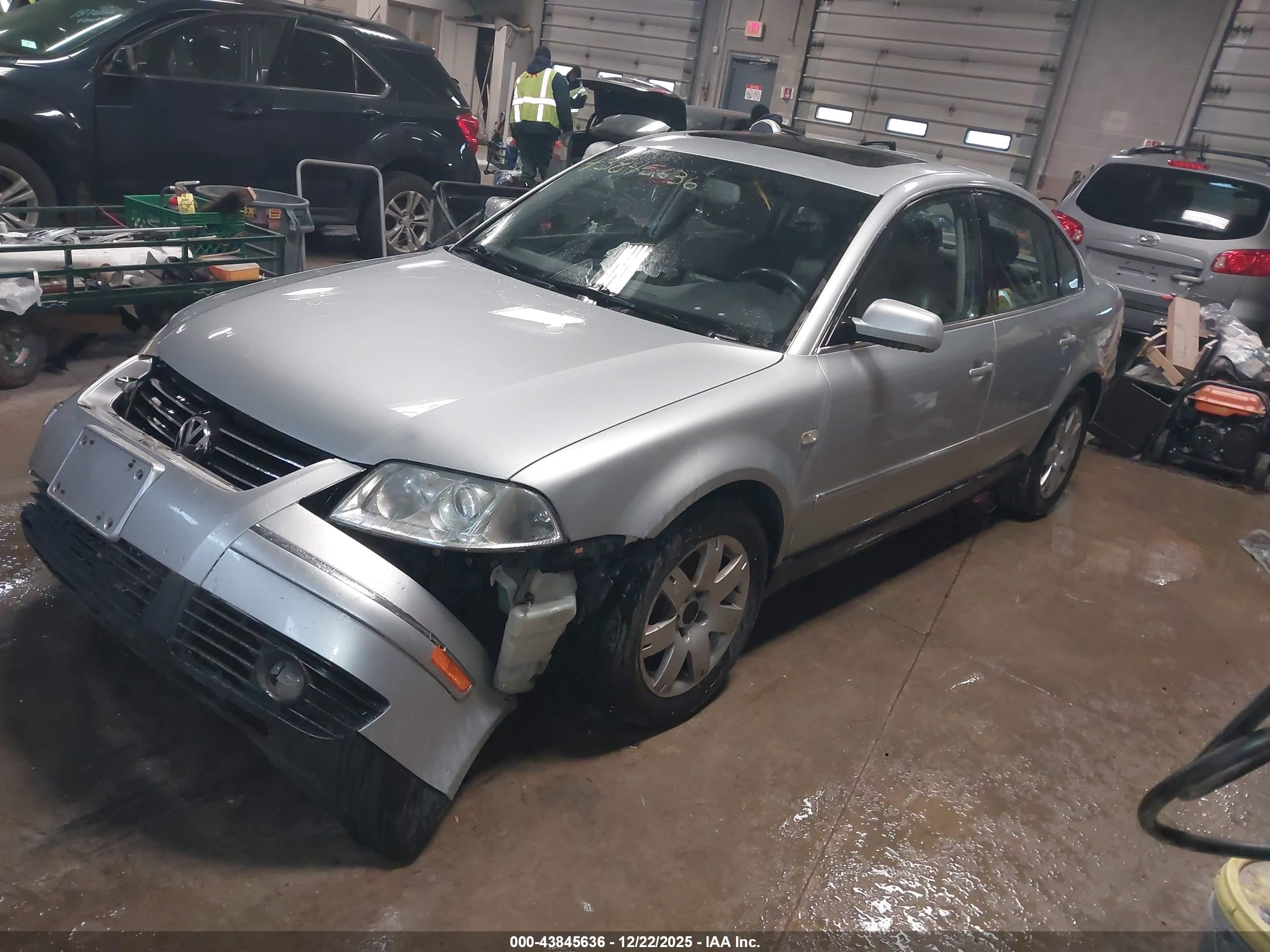 VOLKSWAGEN PASSAT image 2
