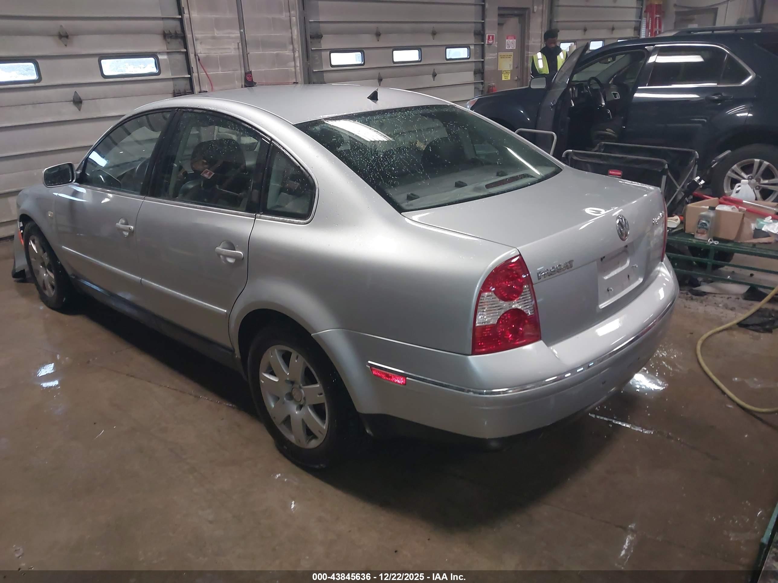 VOLKSWAGEN PASSAT image 3