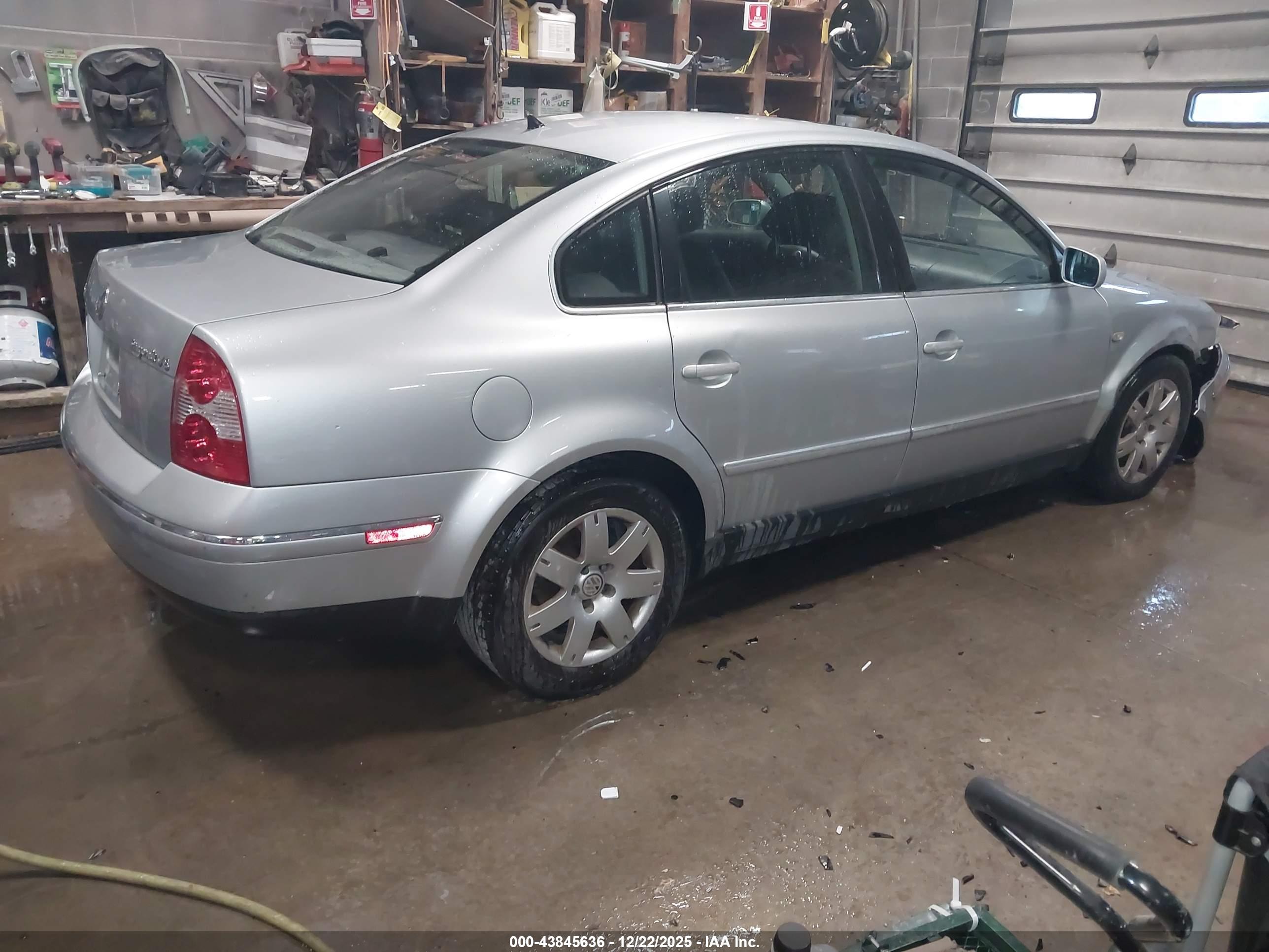 VOLKSWAGEN PASSAT image 4