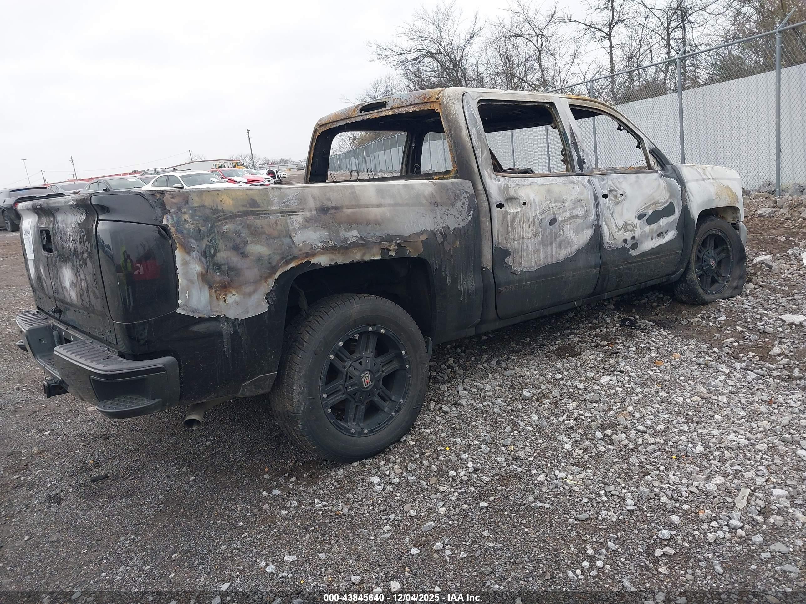 CHEVROLET SILVERADO image 4