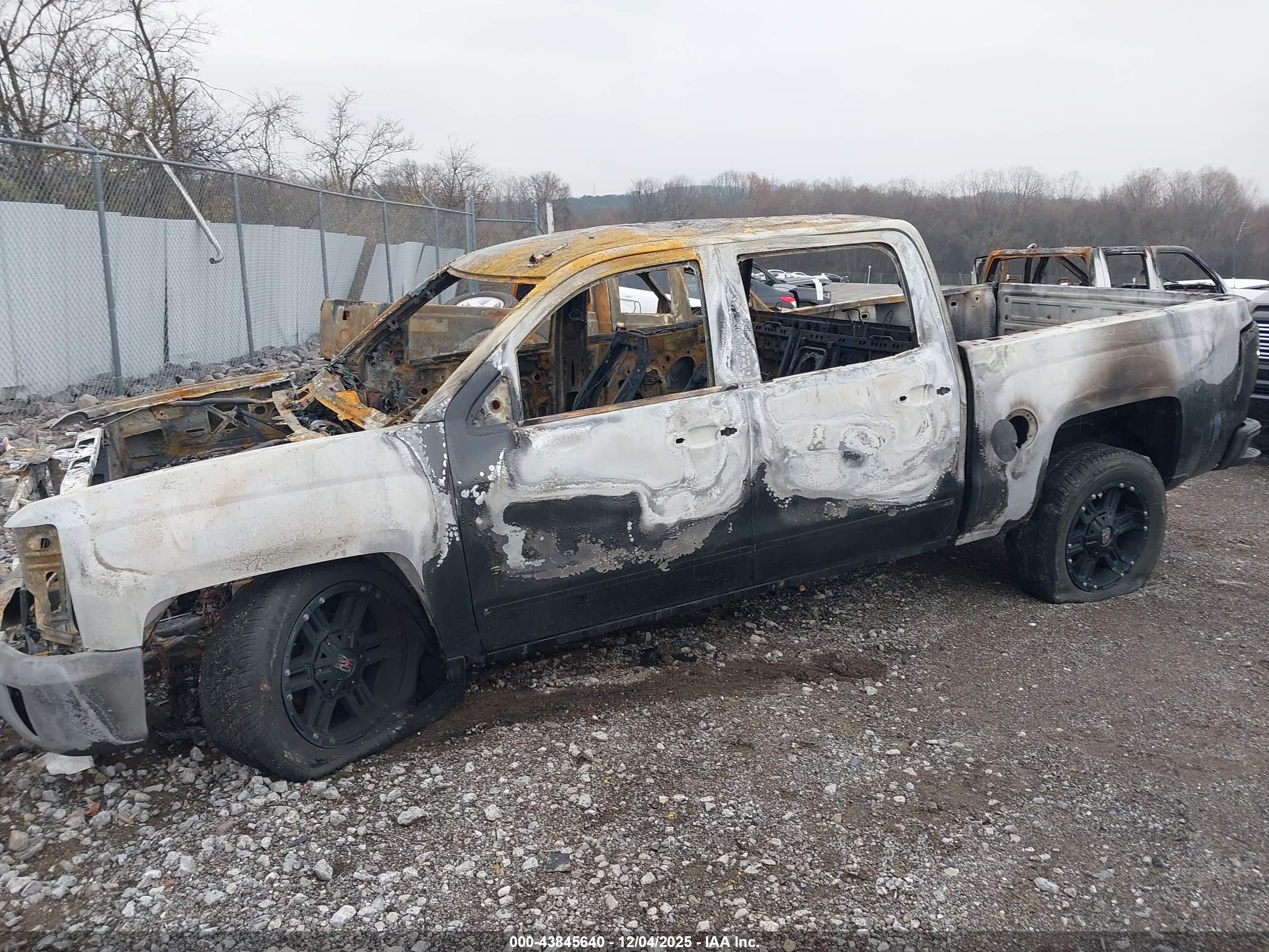 CHEVROLET SILVERADO image 6