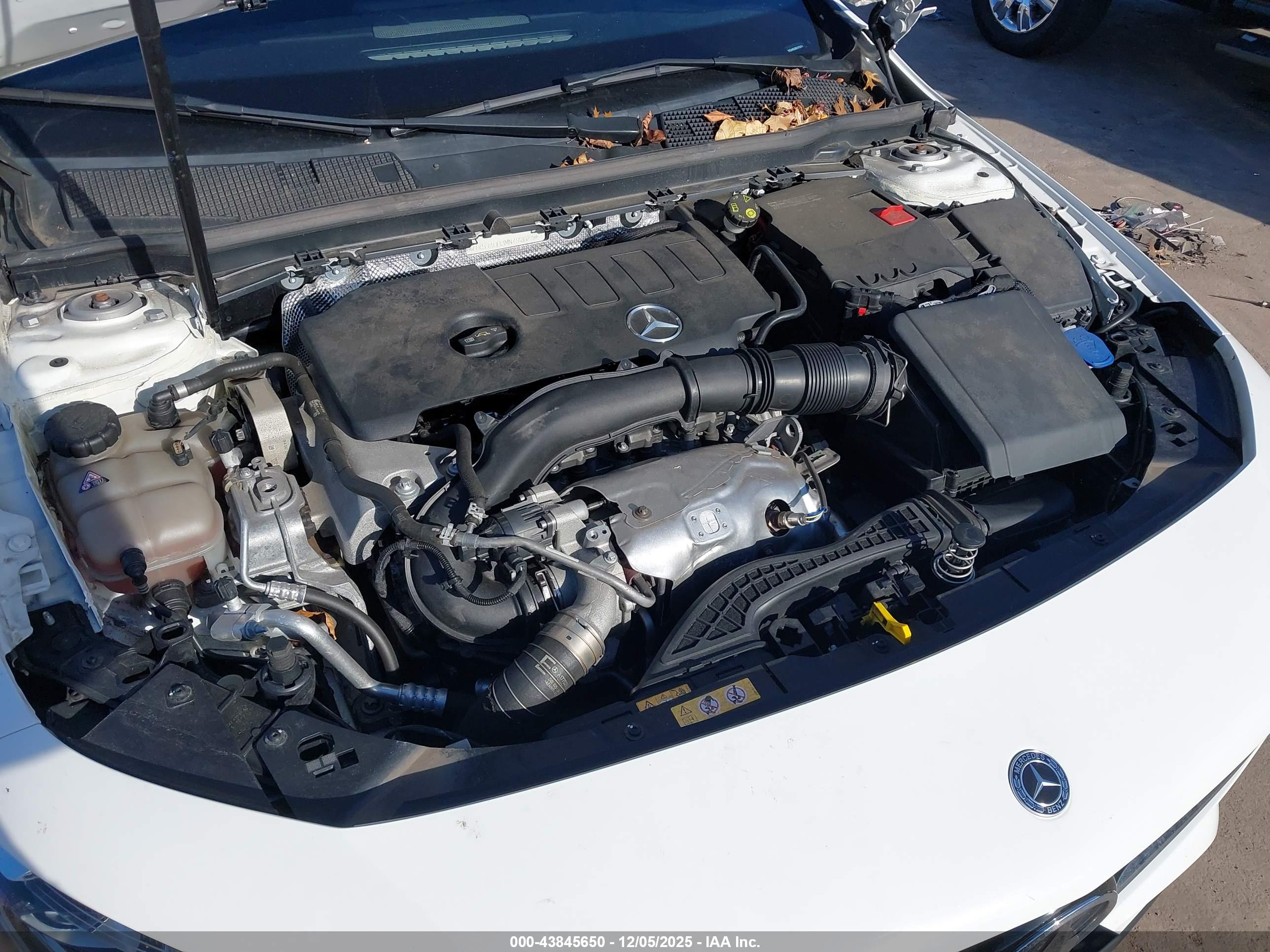 MERCEDES-BENZ CLA image 10