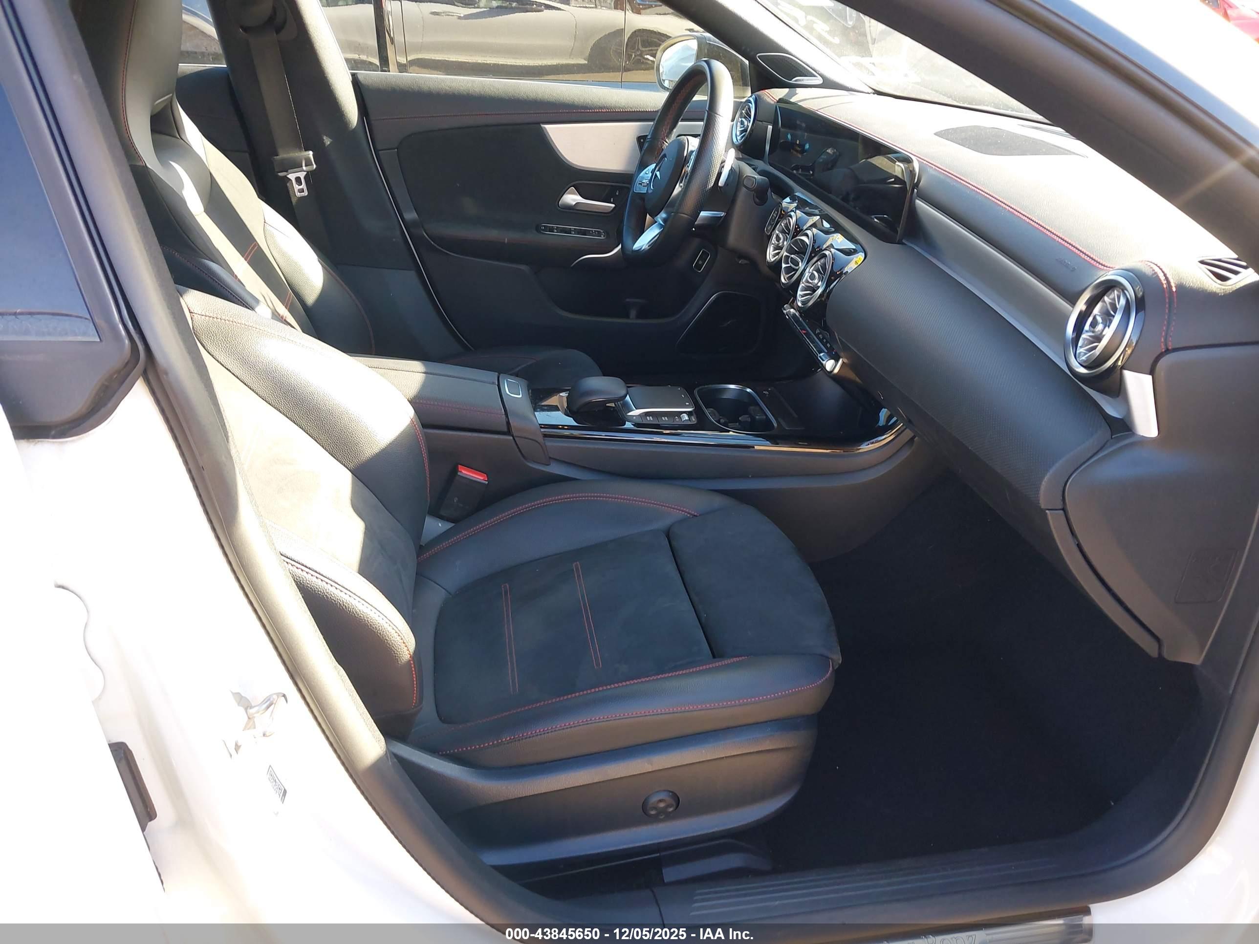 MERCEDES-BENZ CLA image 5