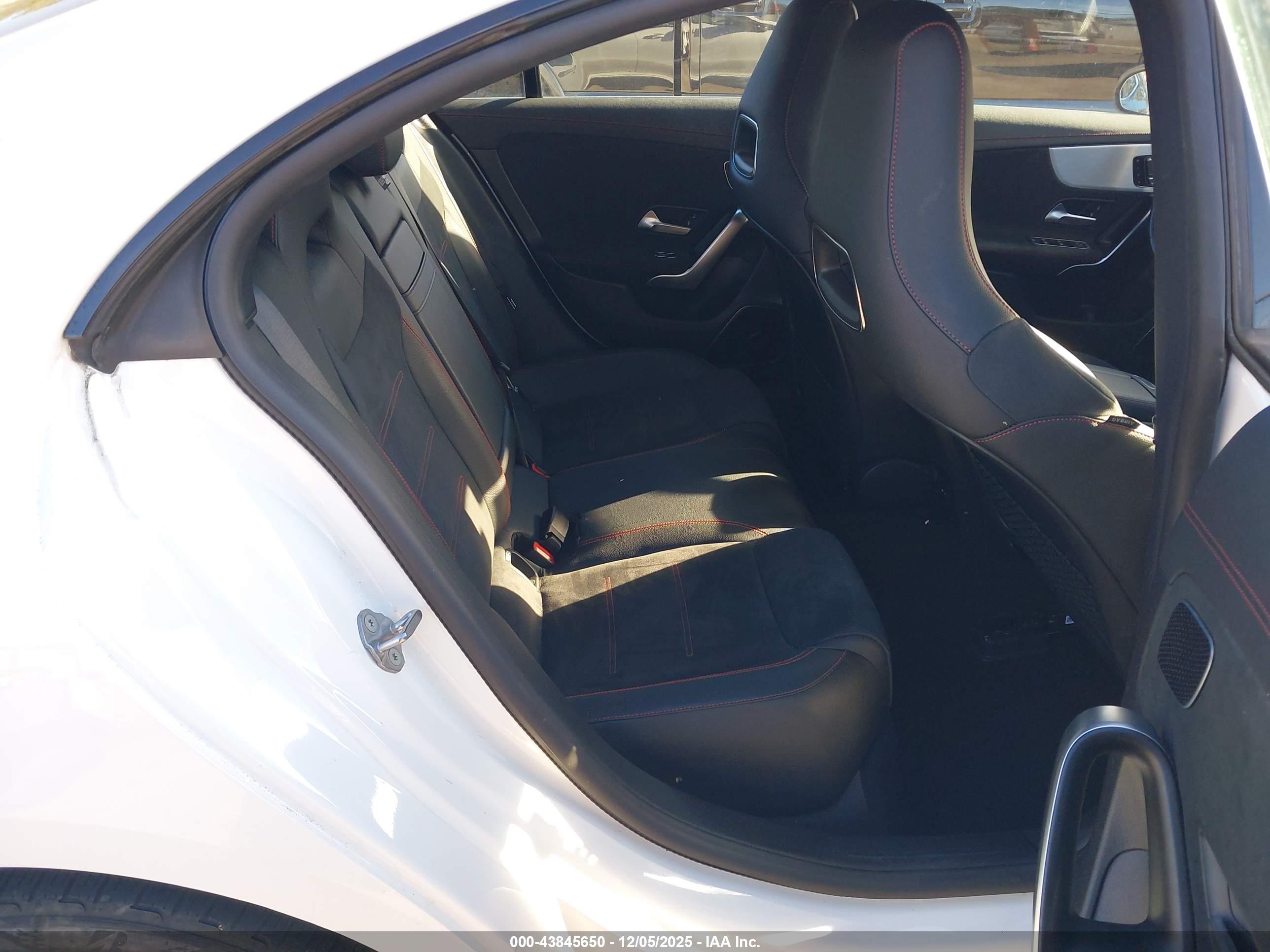 MERCEDES-BENZ CLA image 8