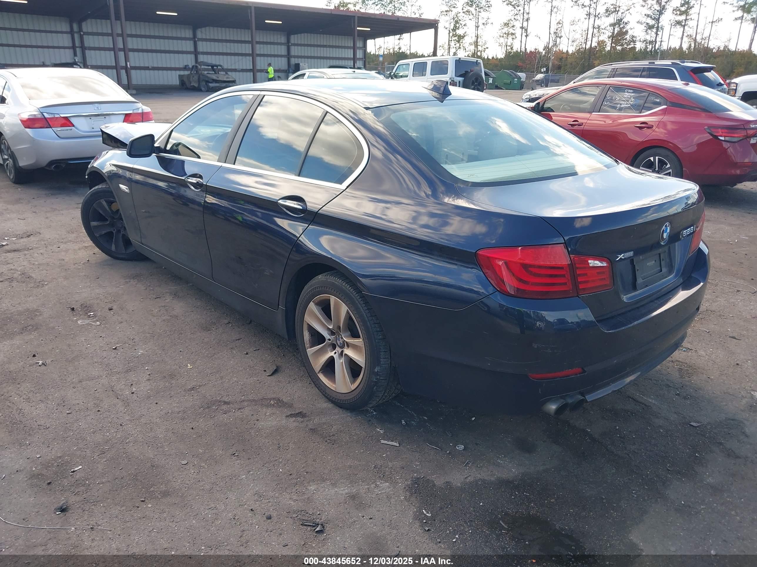 BMW 528I image 3