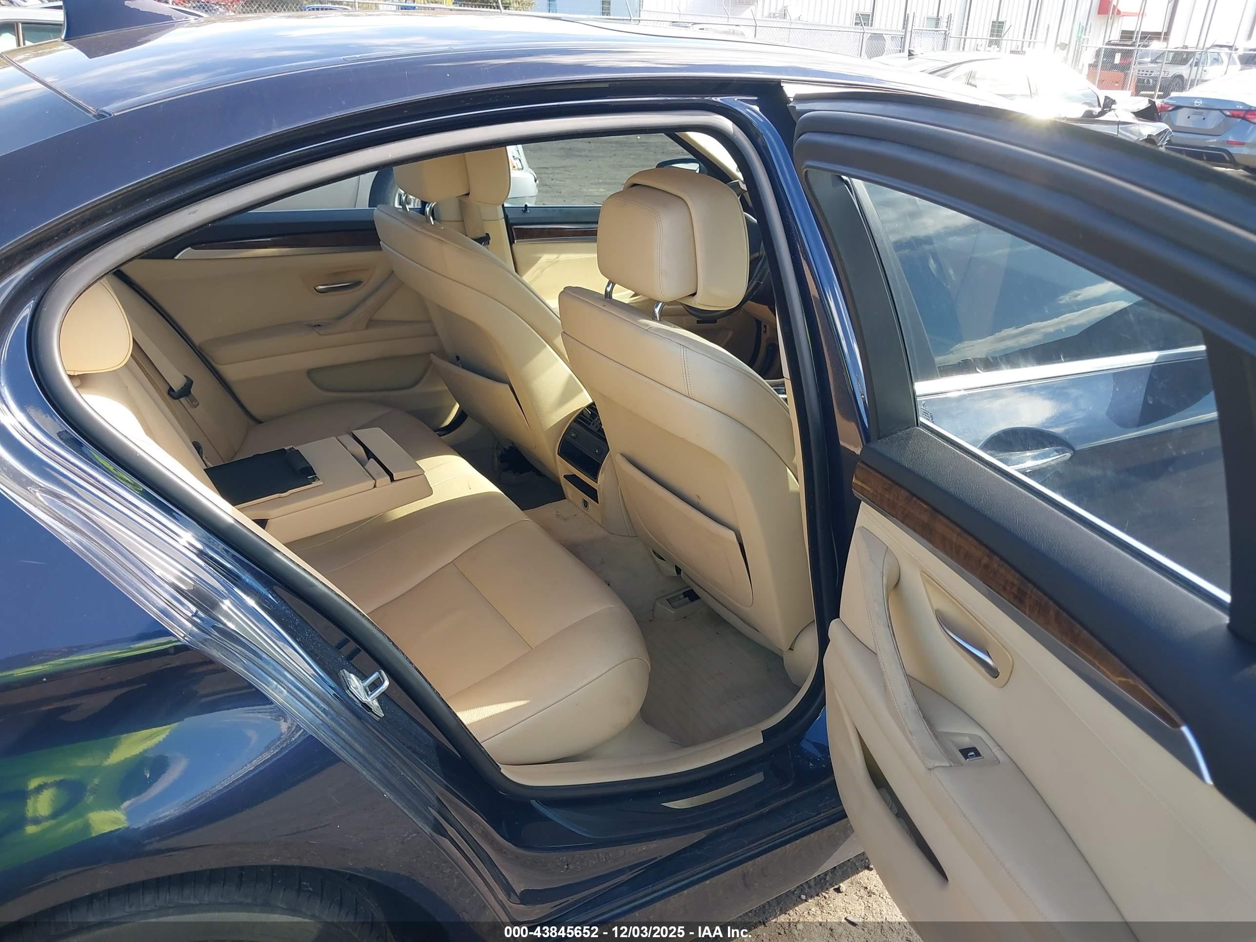 BMW 528I image 8
