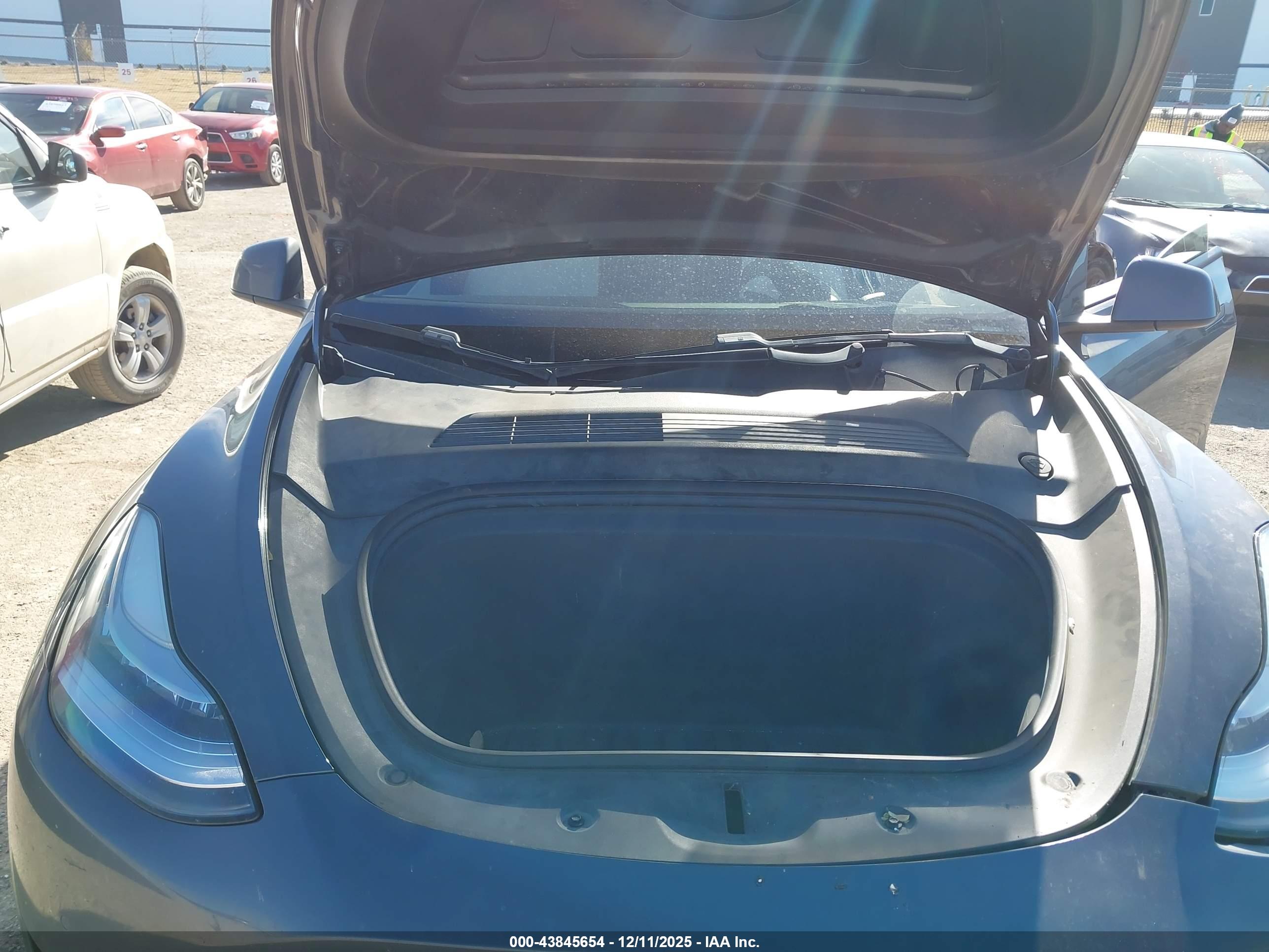 TESLA MODEL image 10