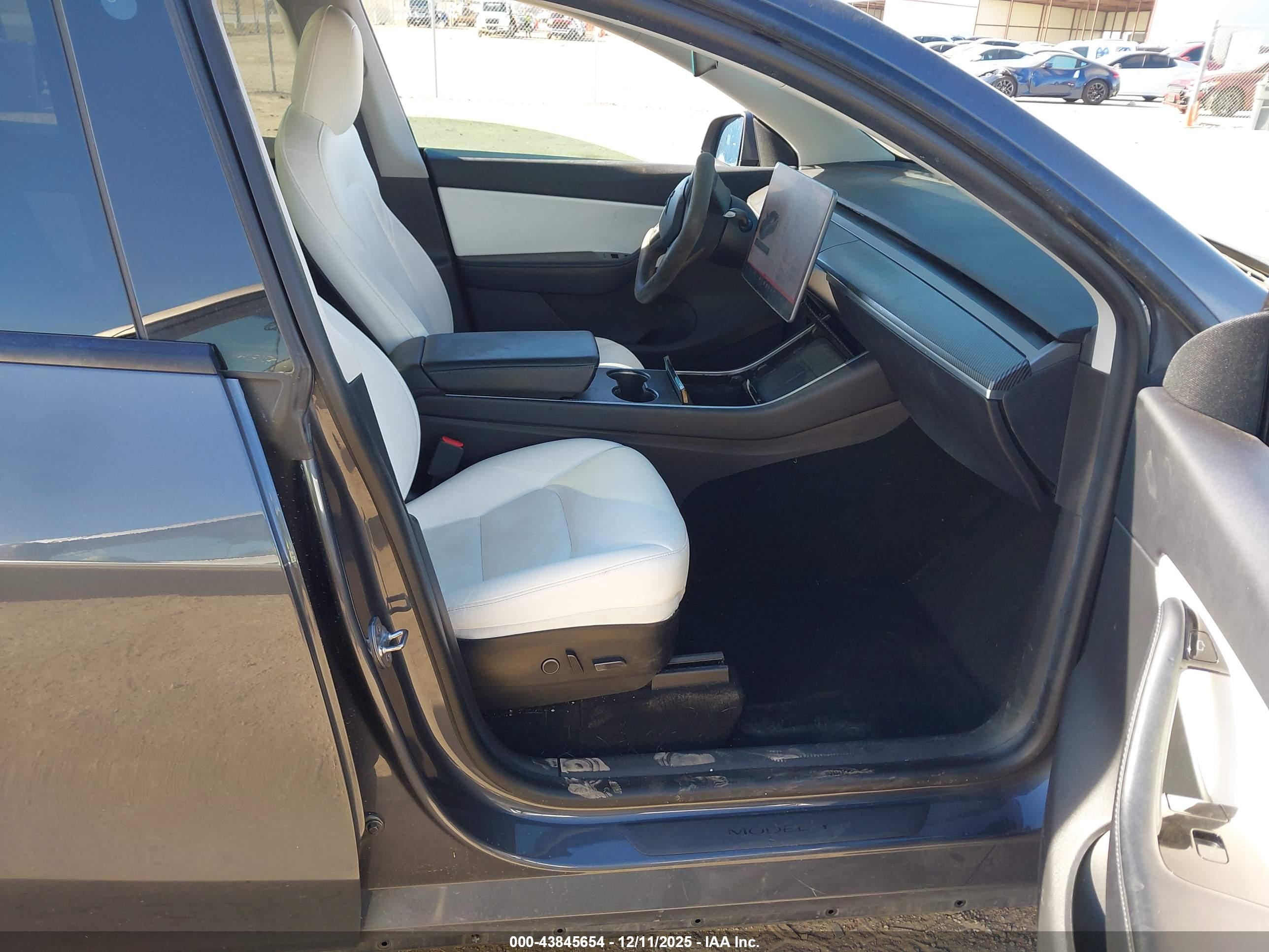 TESLA MODEL image 5