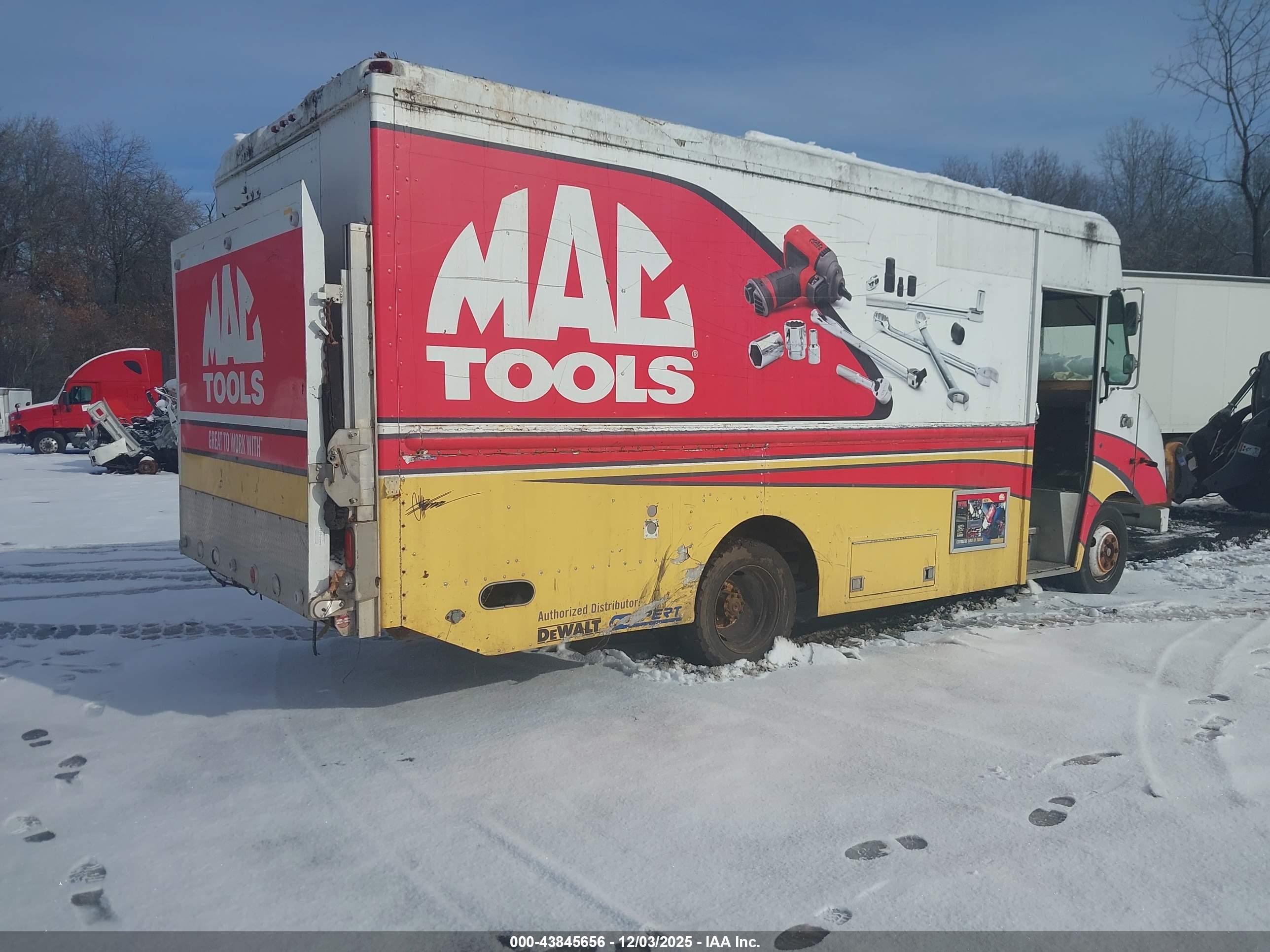 FREIGHTLINER CHASSIS image 4
