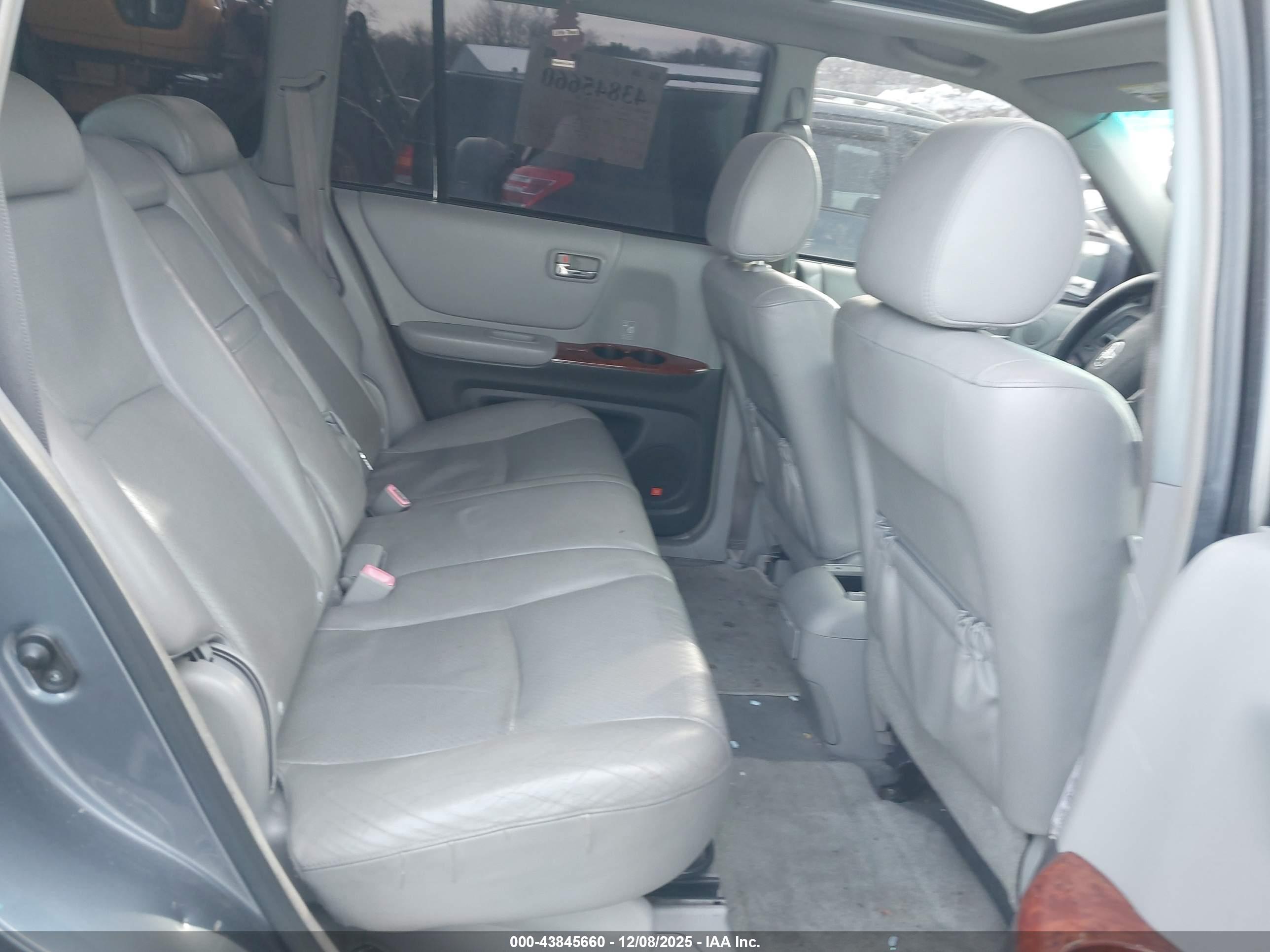 TOYOTA HIGHLANDER image 8