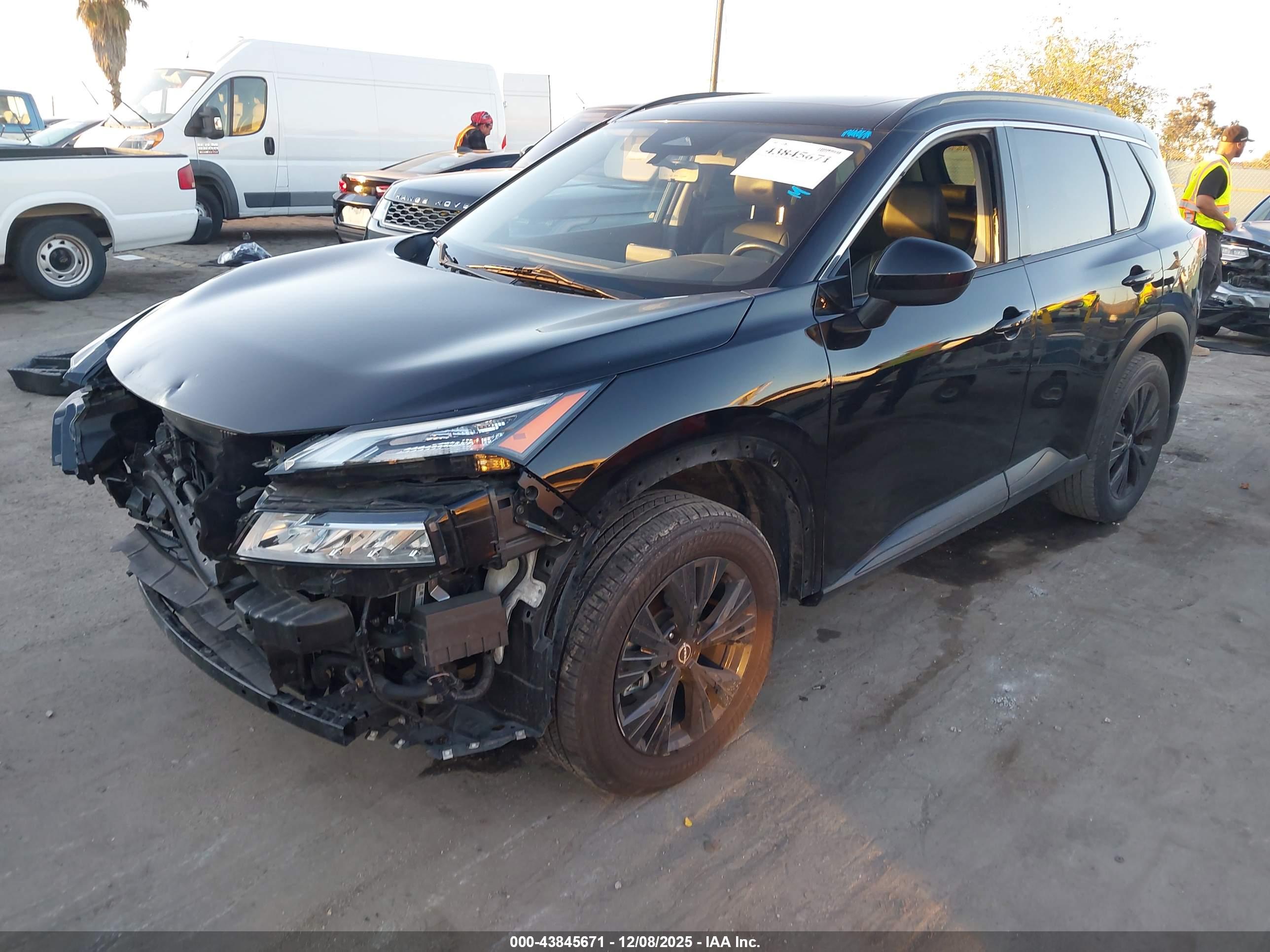 NISSAN ROGUE image 2
