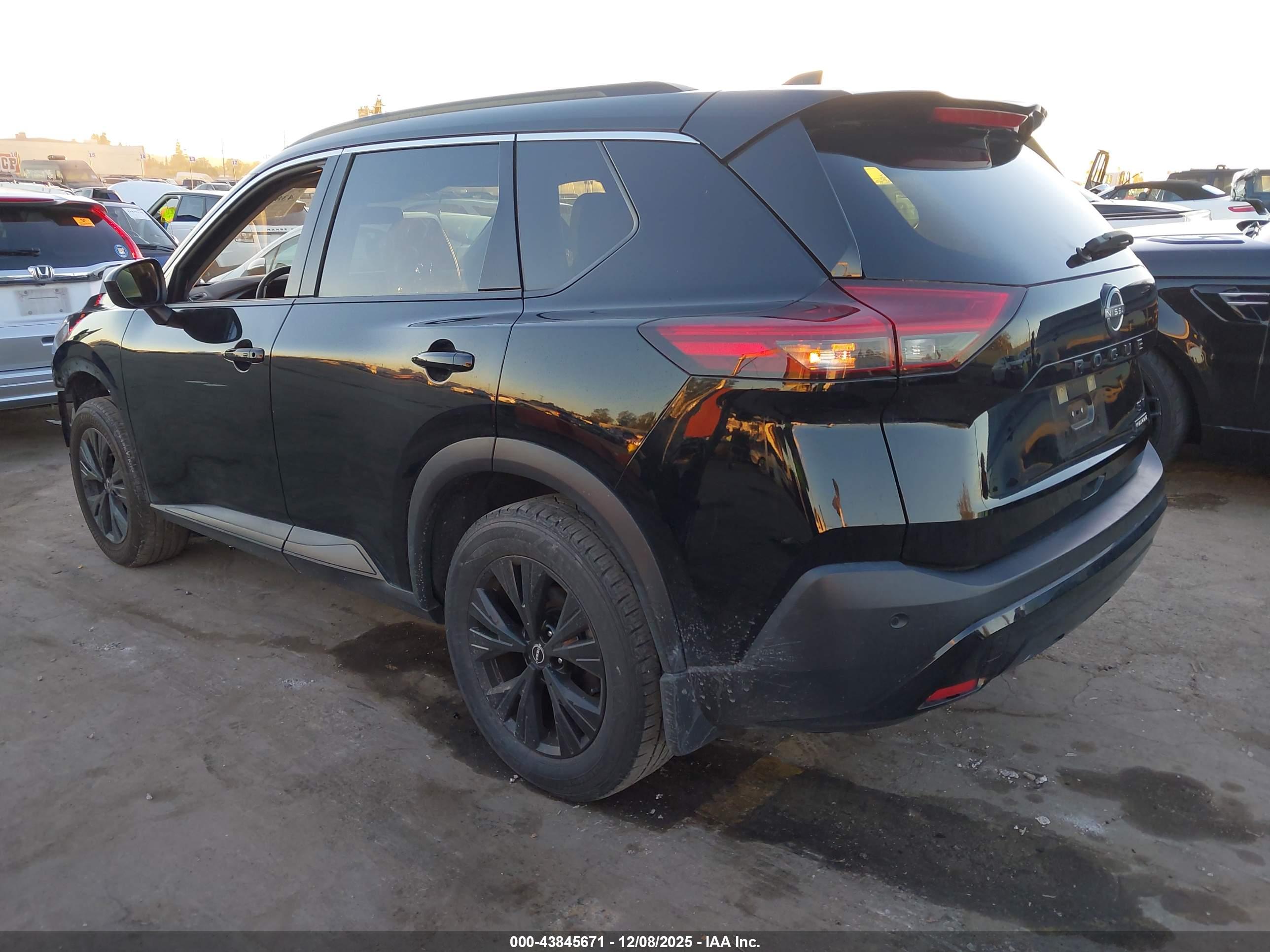 NISSAN ROGUE image 3