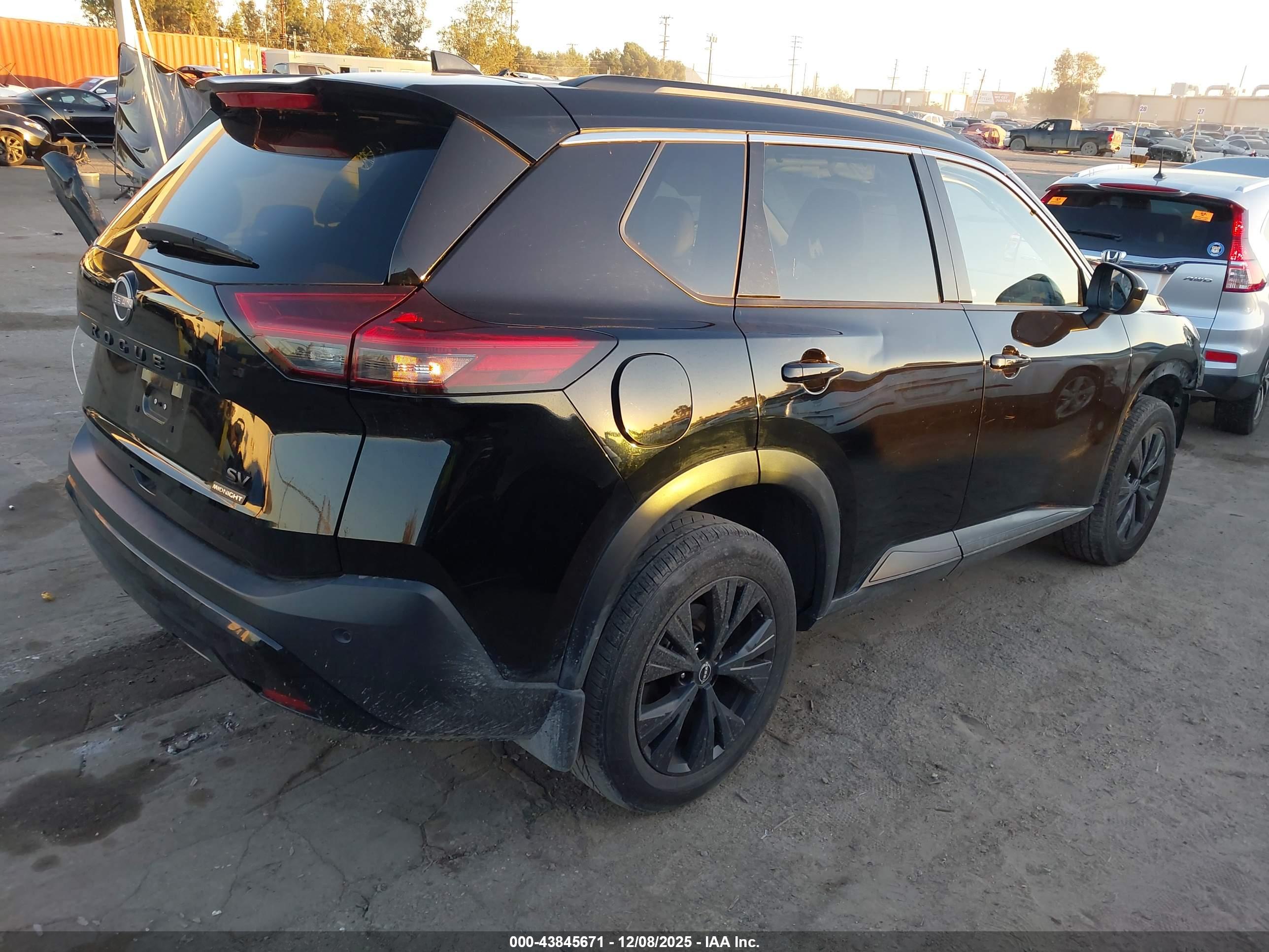 NISSAN ROGUE image 4