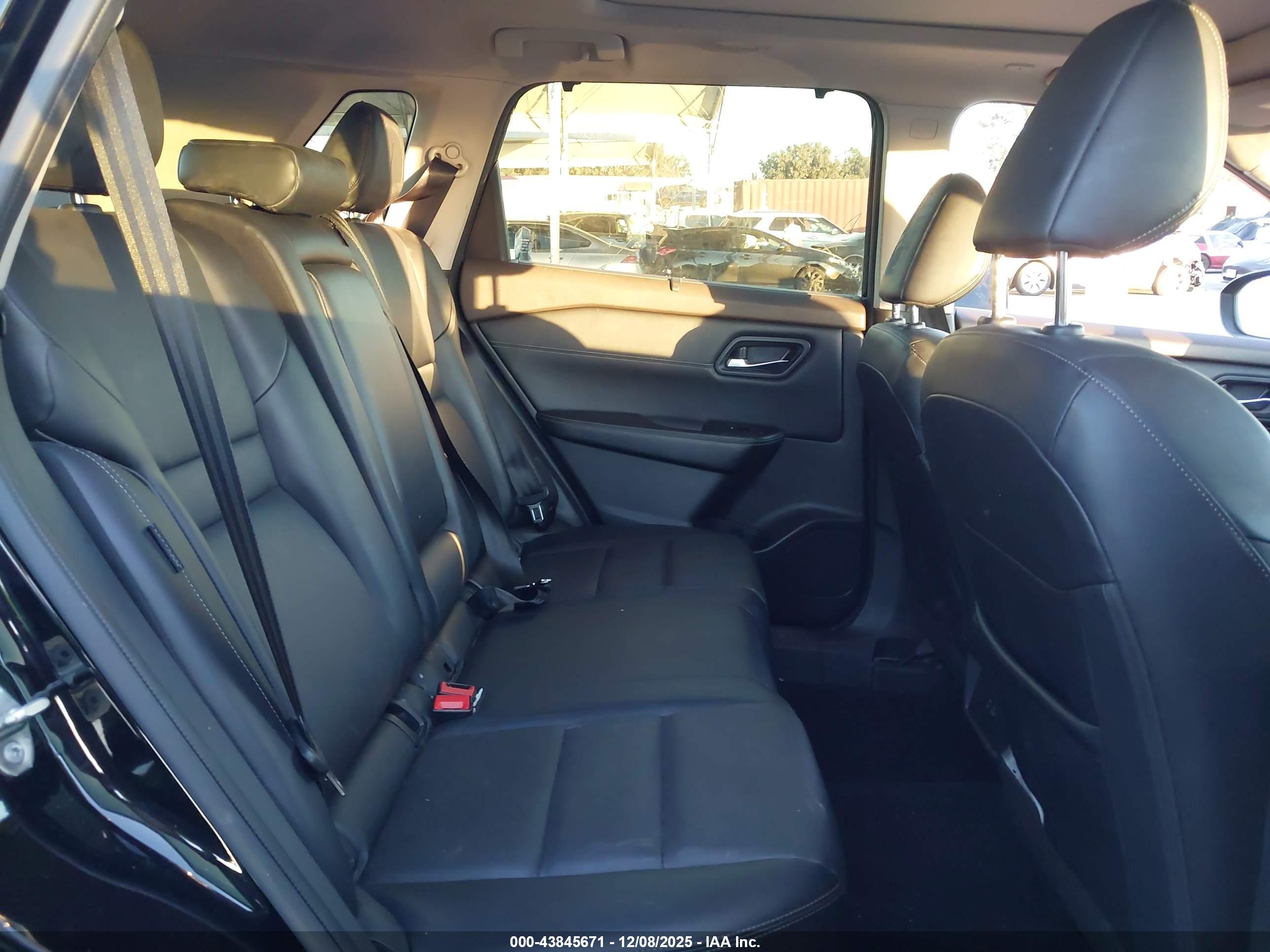 NISSAN ROGUE image 8
