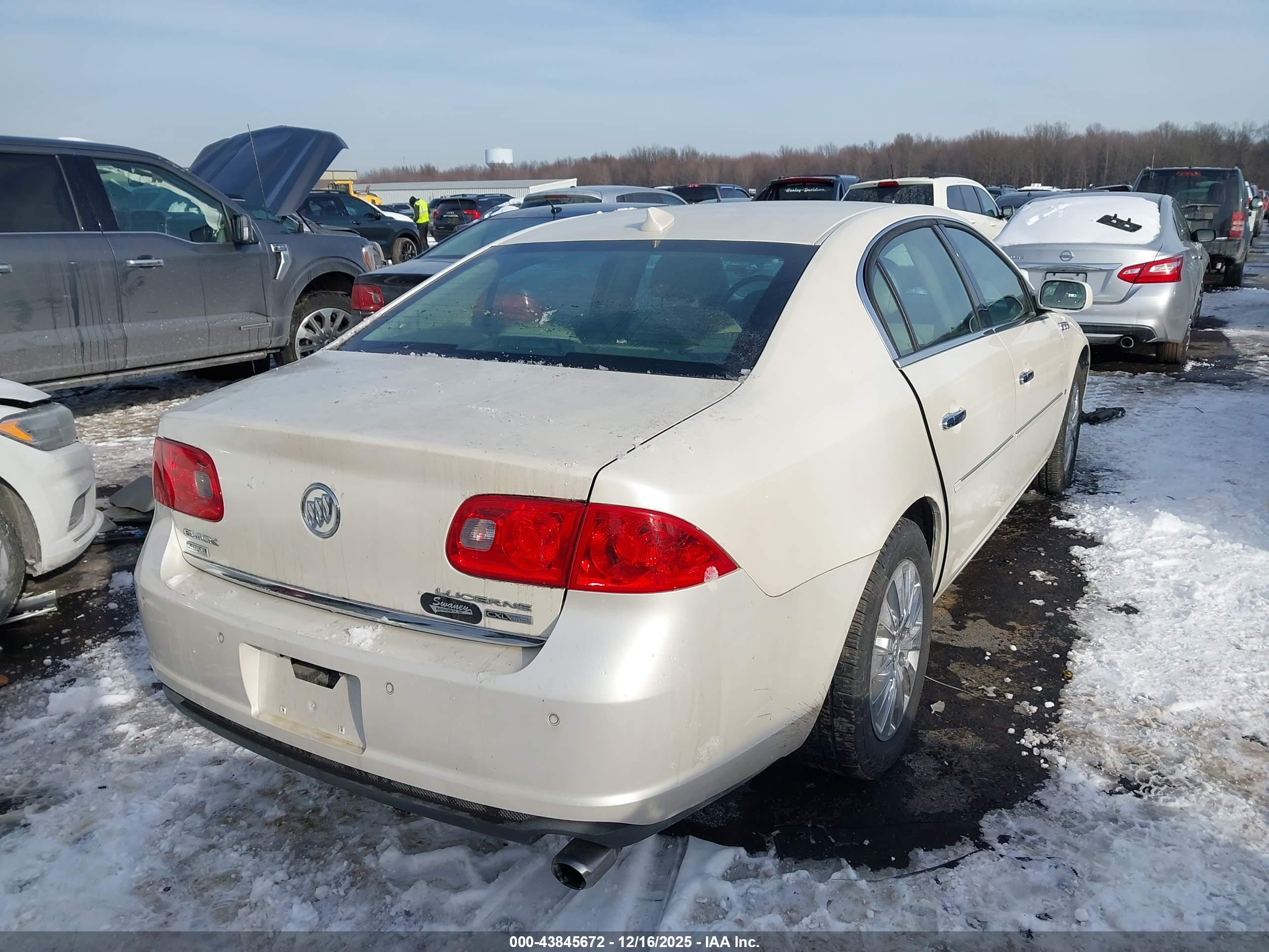 BUICK LUCERNE image 4