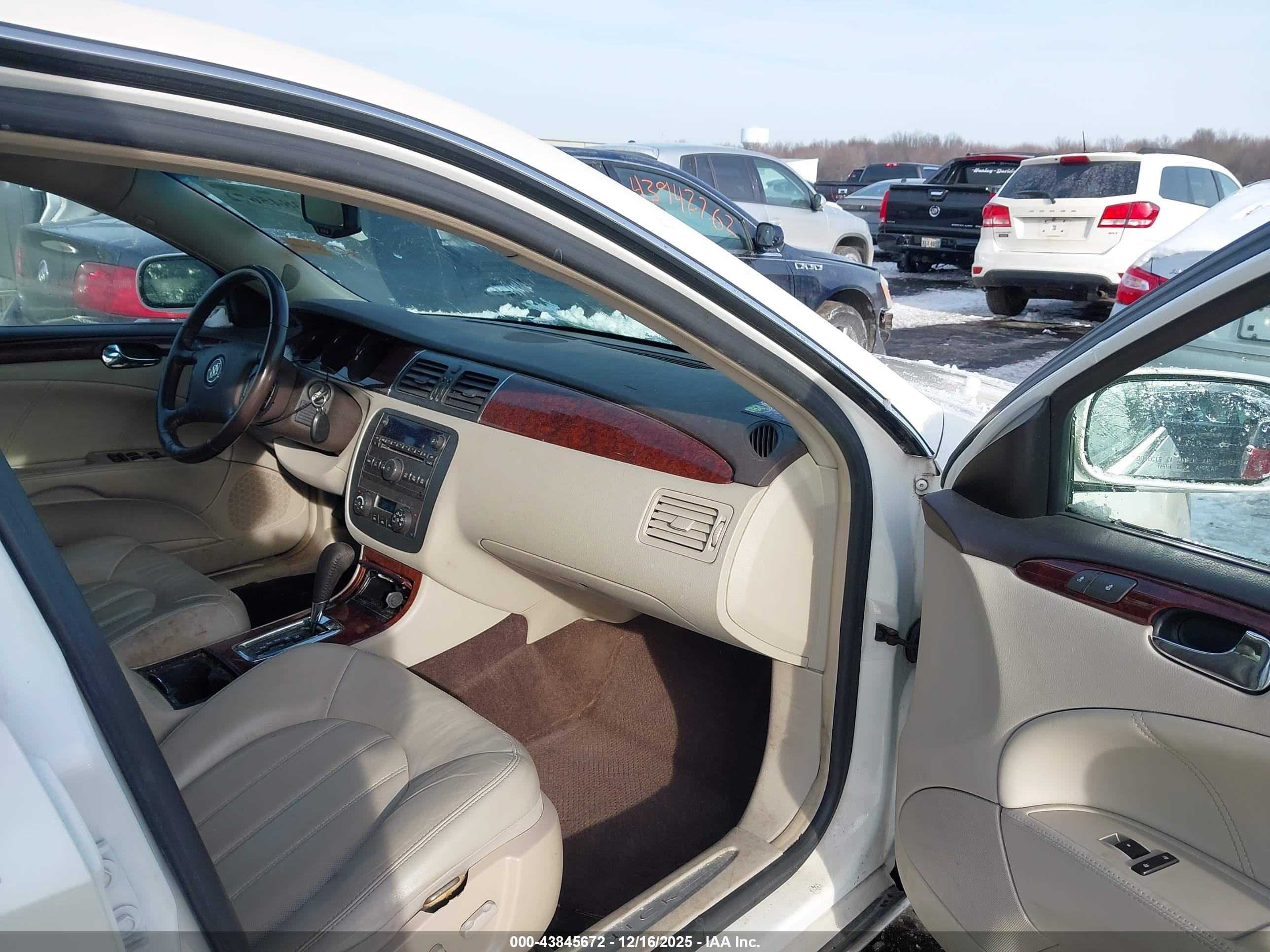 BUICK LUCERNE image 5