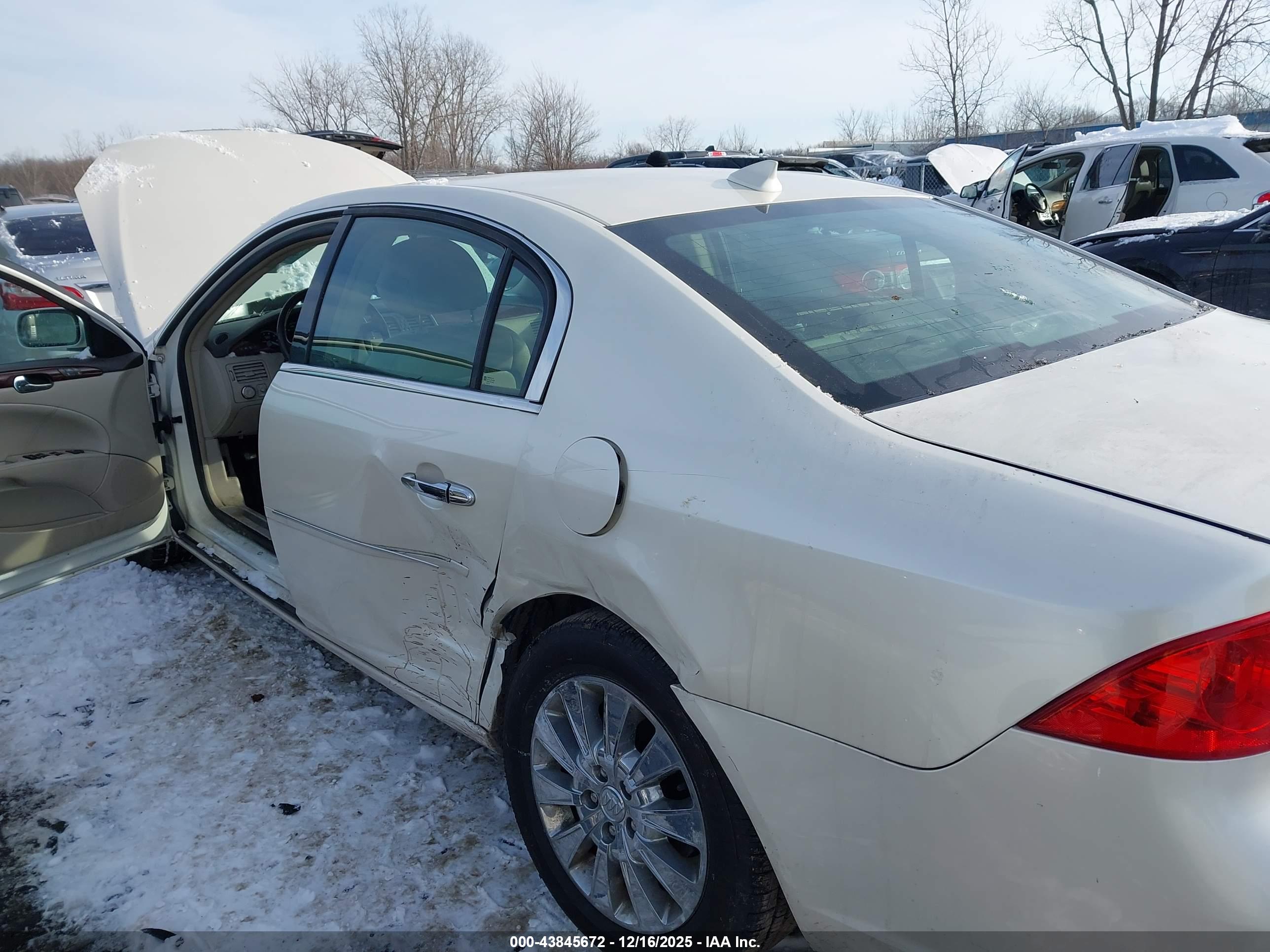 BUICK LUCERNE image 6