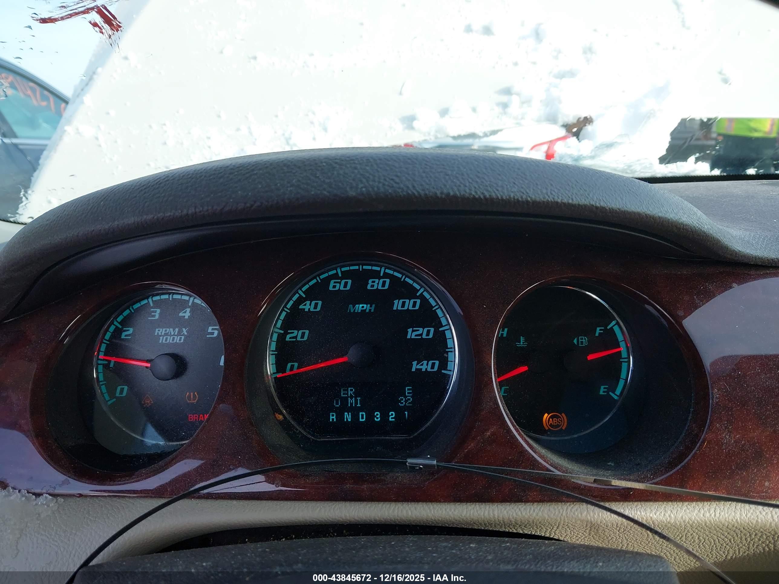 BUICK LUCERNE image 7