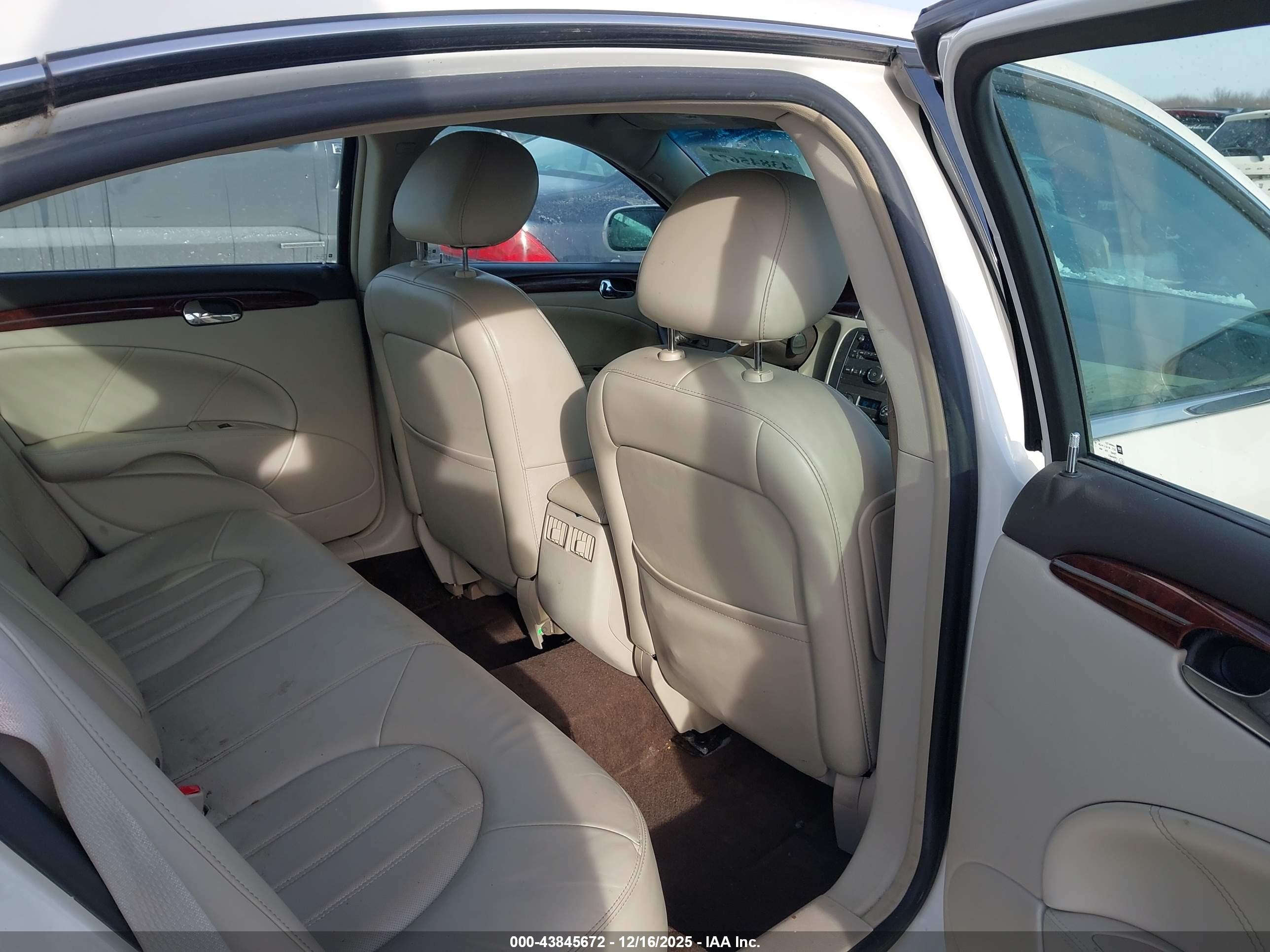 BUICK LUCERNE image 8