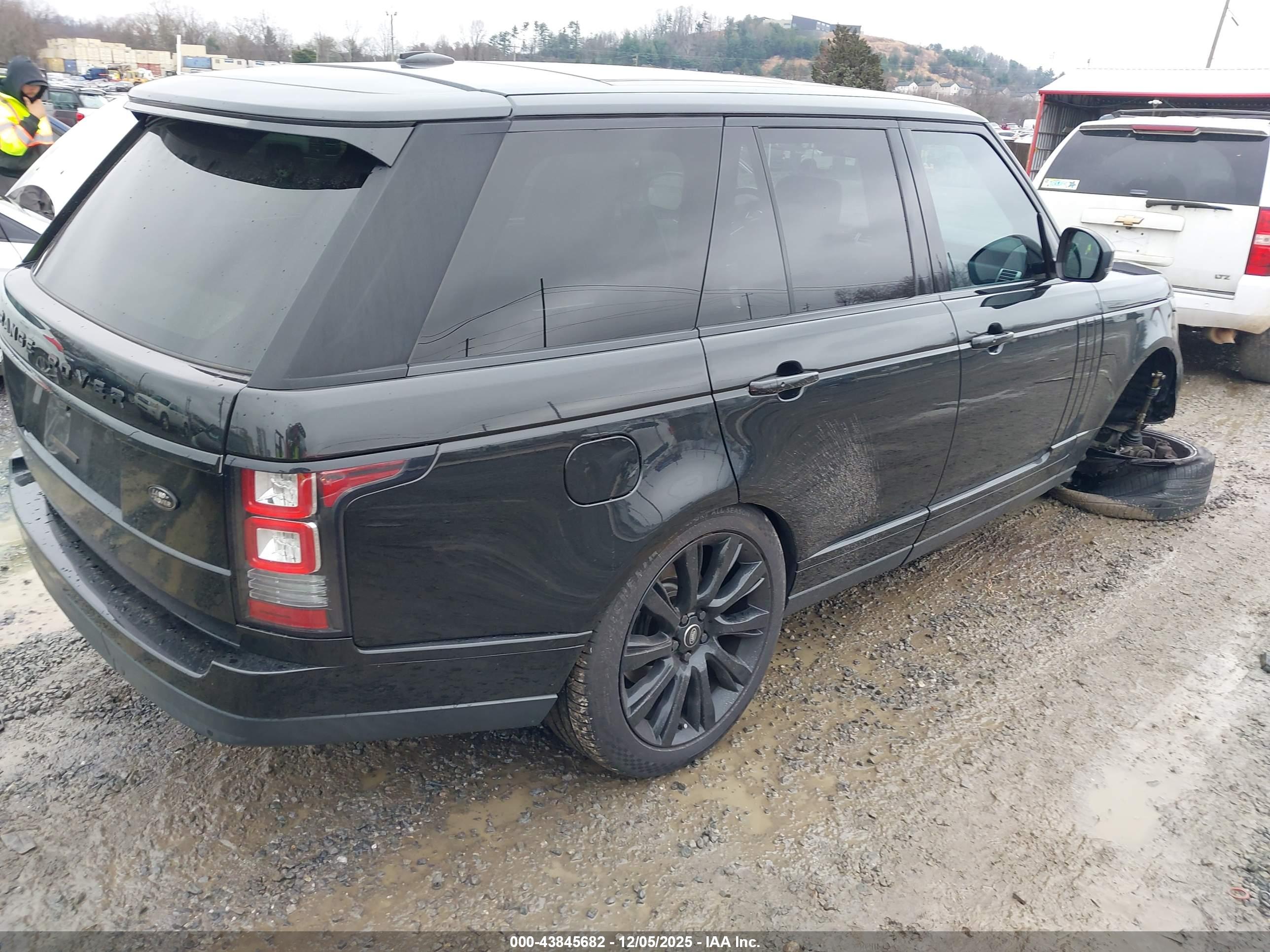 LAND ROVER image 4