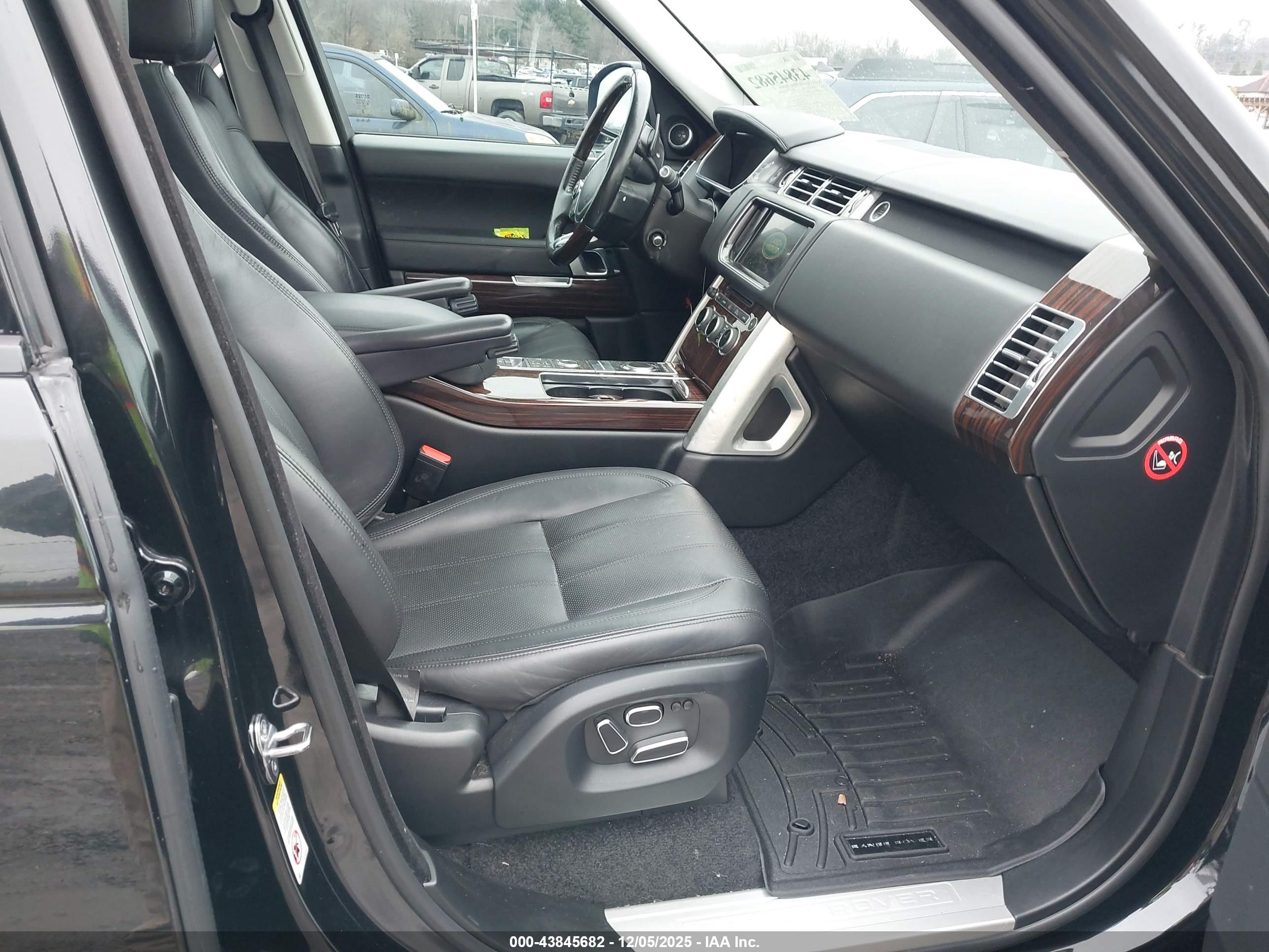 LAND ROVER image 5