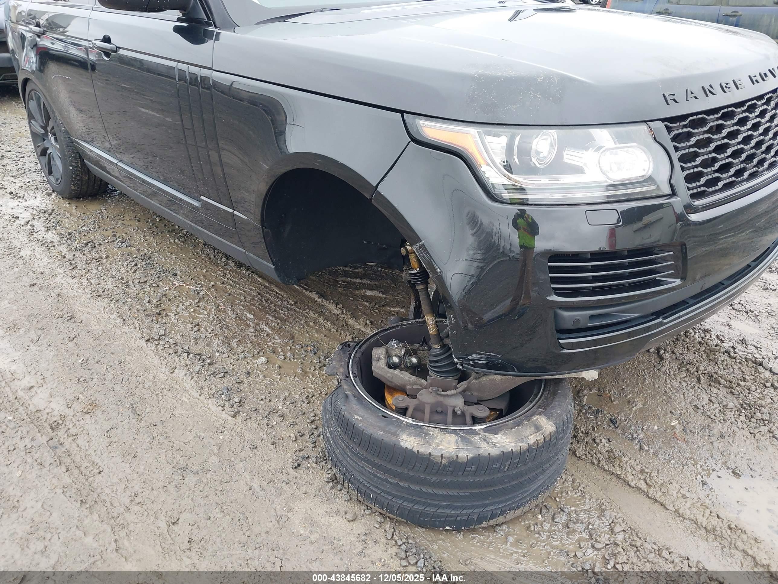 LAND ROVER image 6
