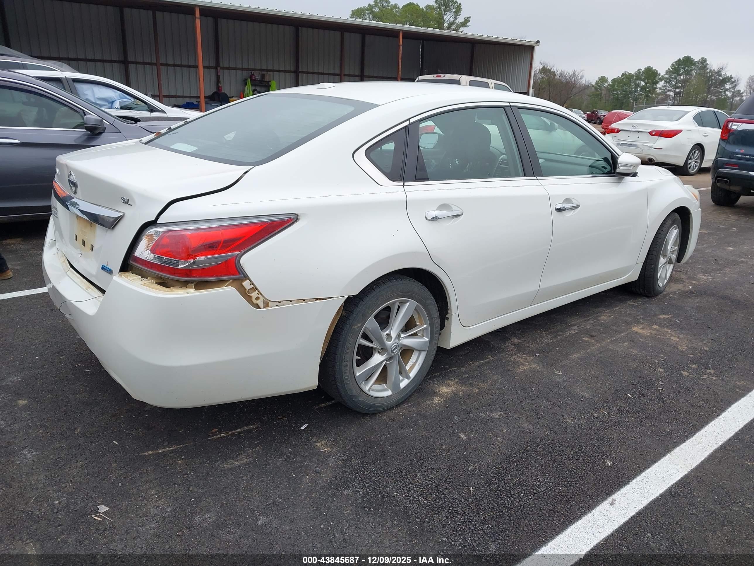 NISSAN ALTIMA image 4