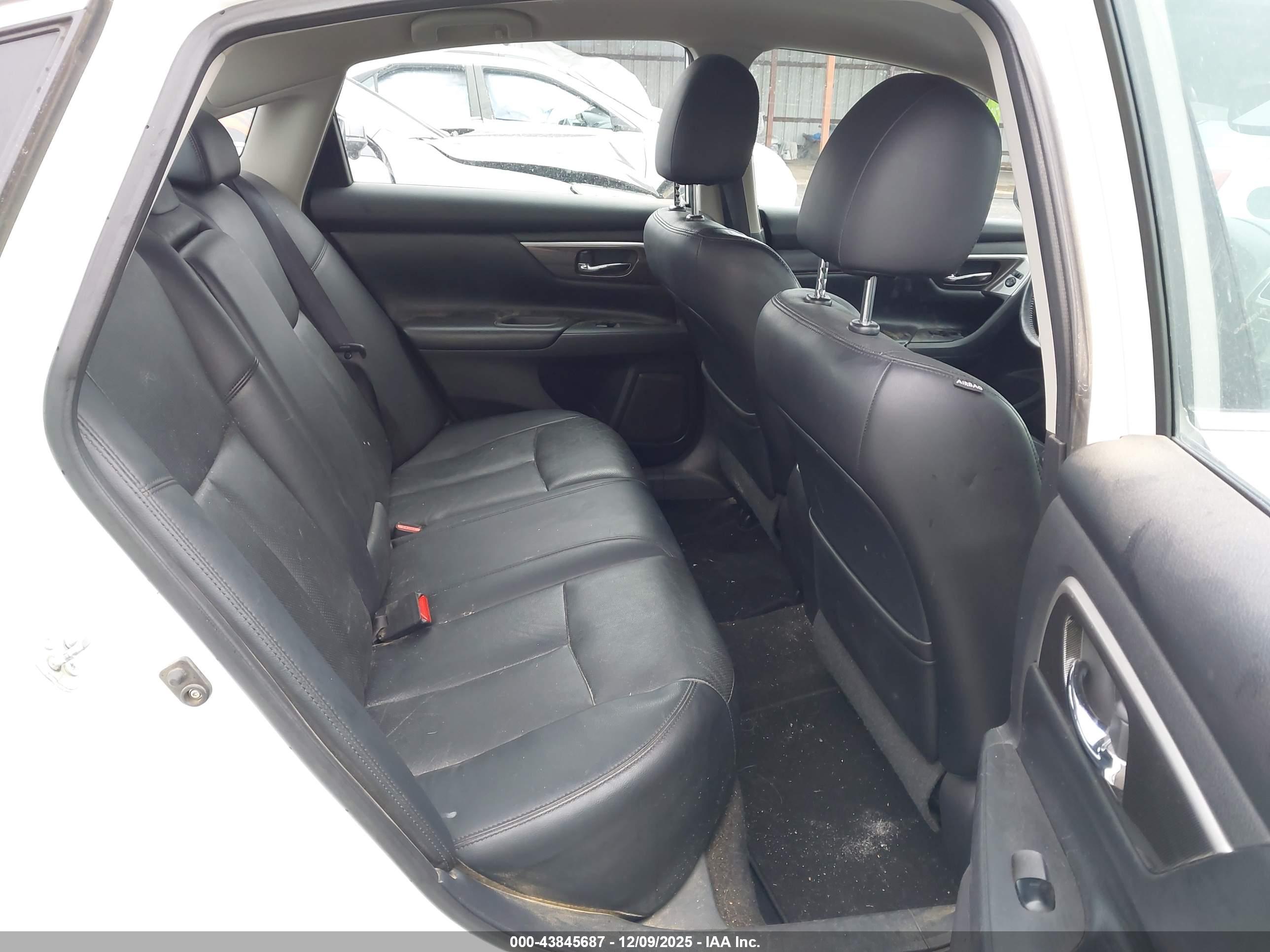 NISSAN ALTIMA image 8