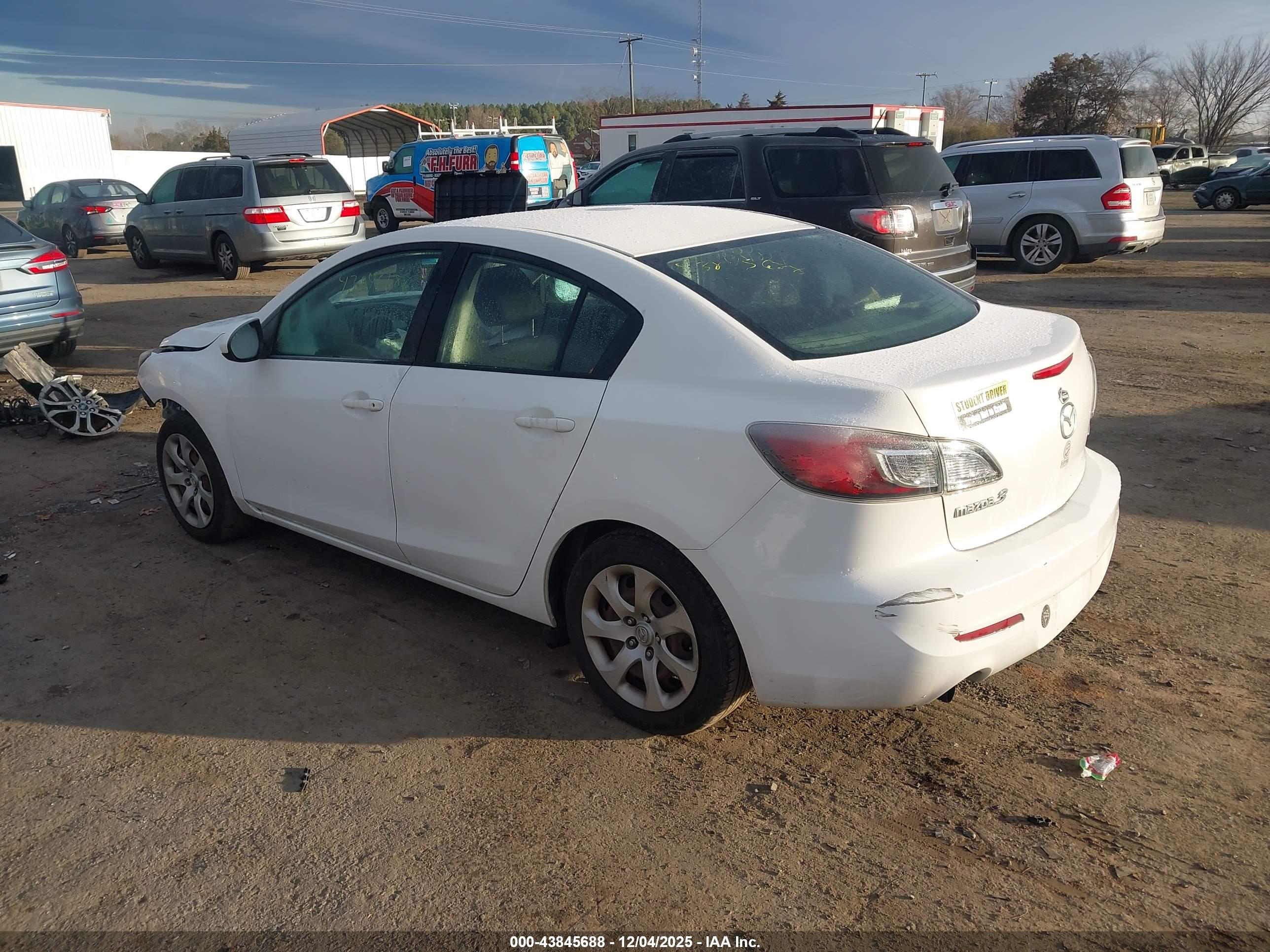 MAZDA MAZDA3 image 3