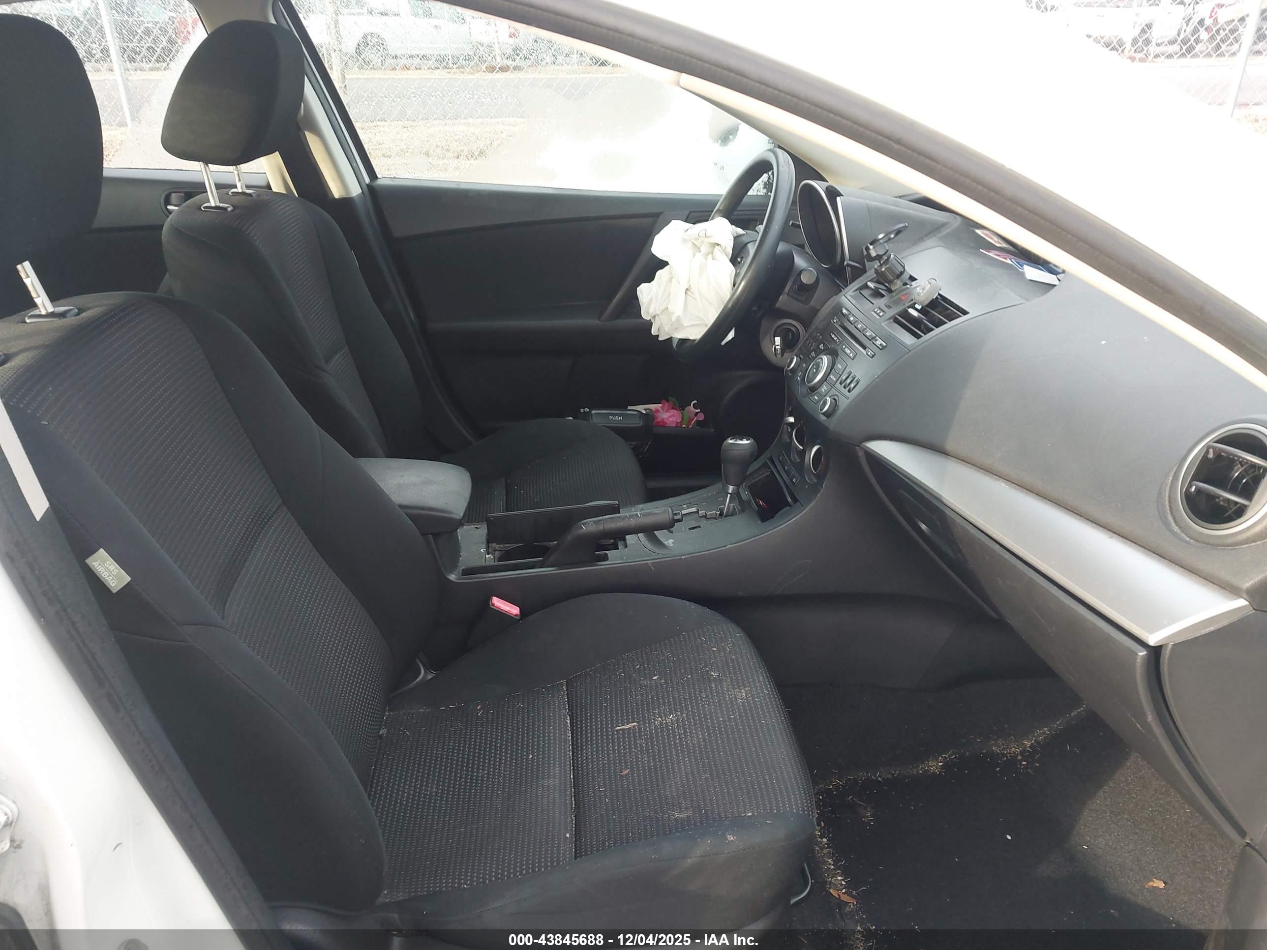 MAZDA MAZDA3 image 5
