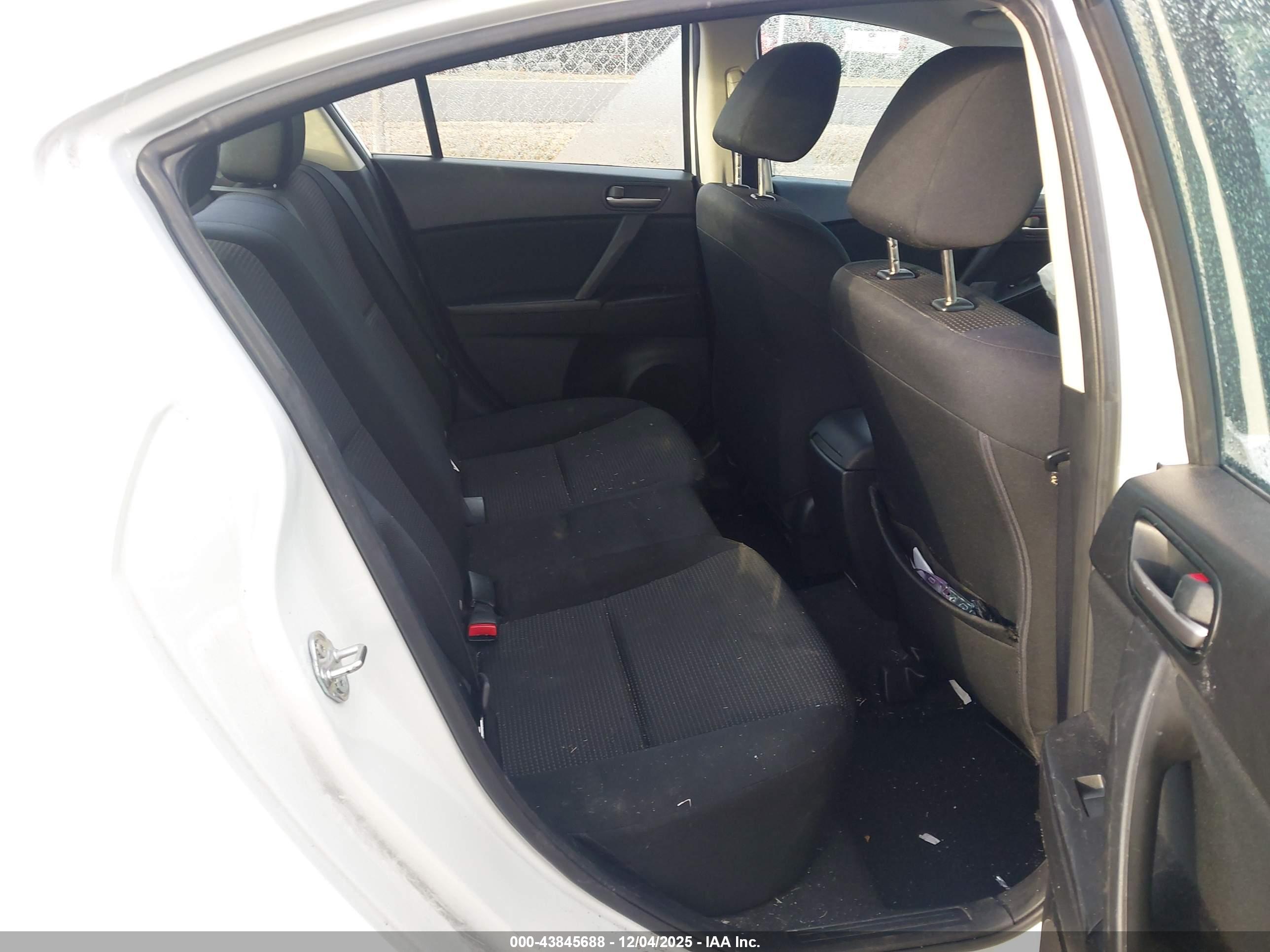 MAZDA MAZDA3 image 8