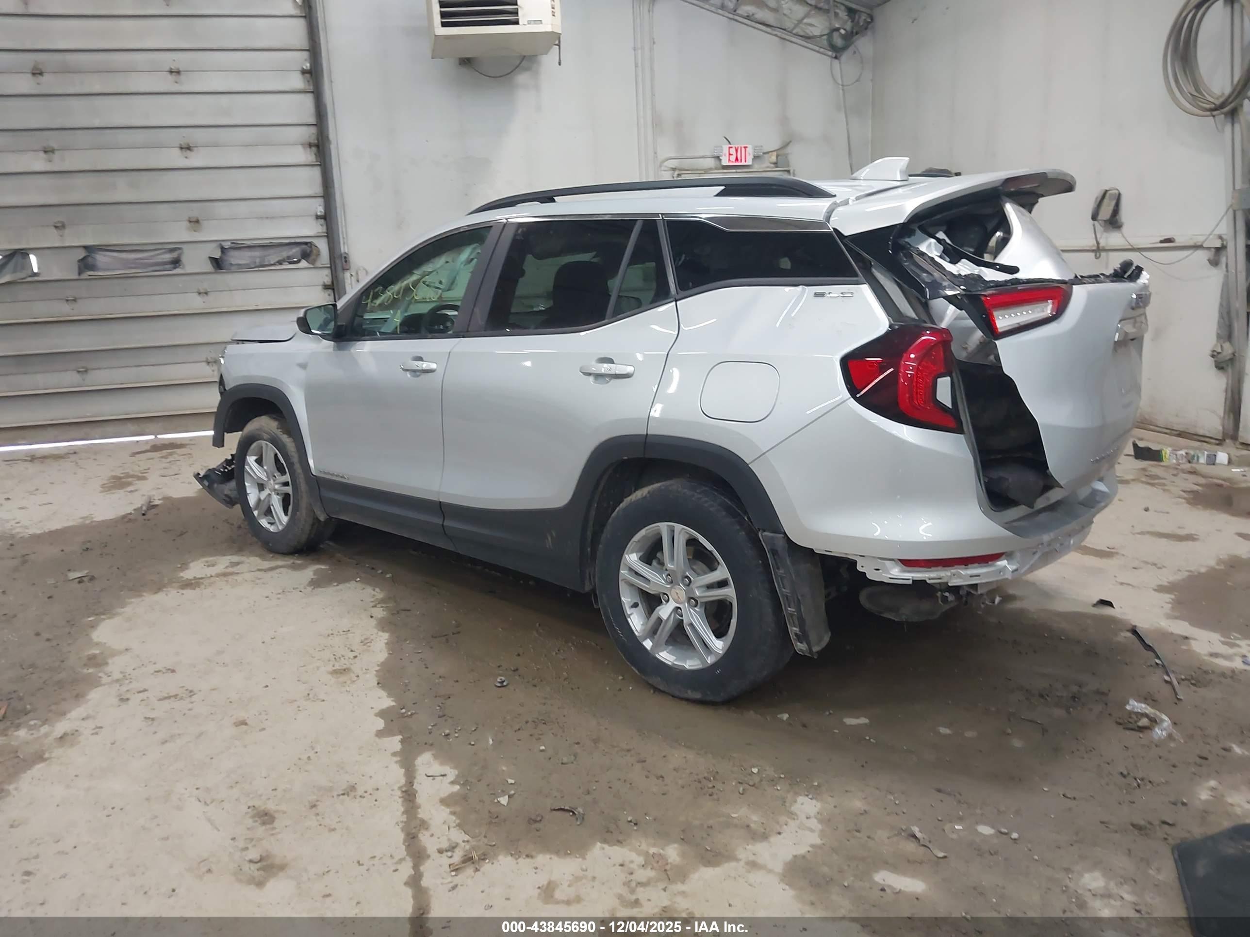 GMC TERRAIN image 3