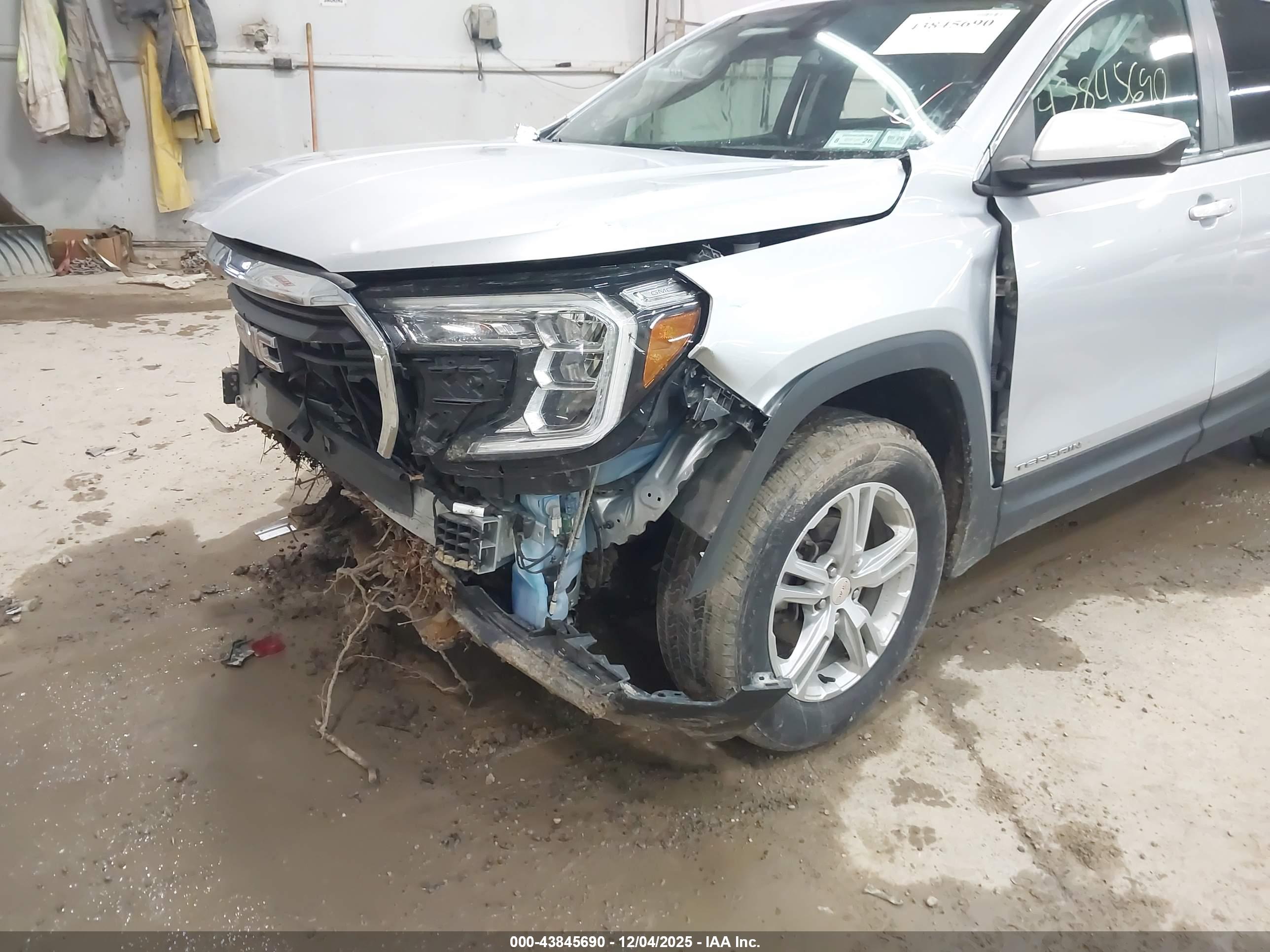 GMC TERRAIN image 6