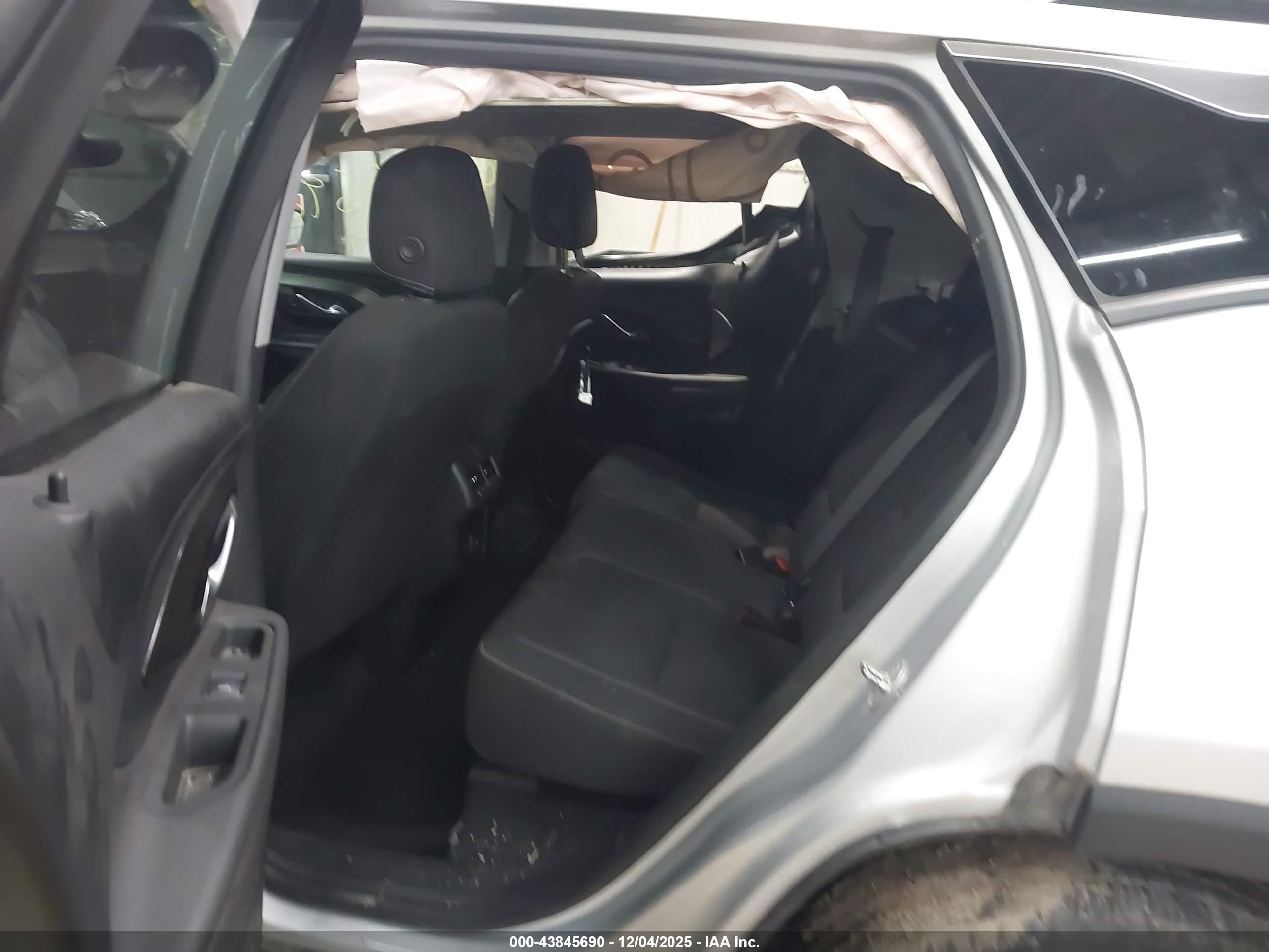 GMC TERRAIN image 8