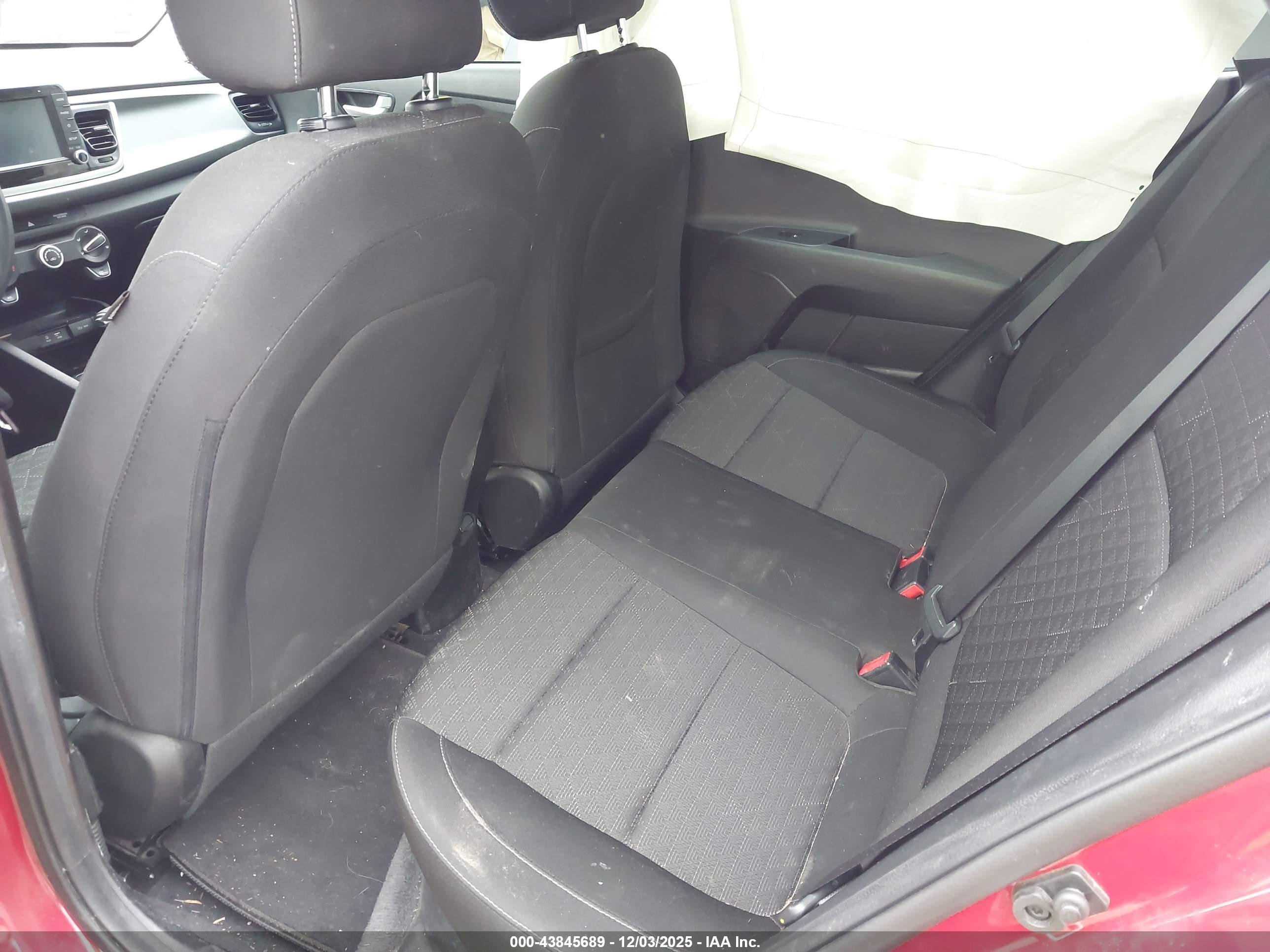 KIA RIO image 8