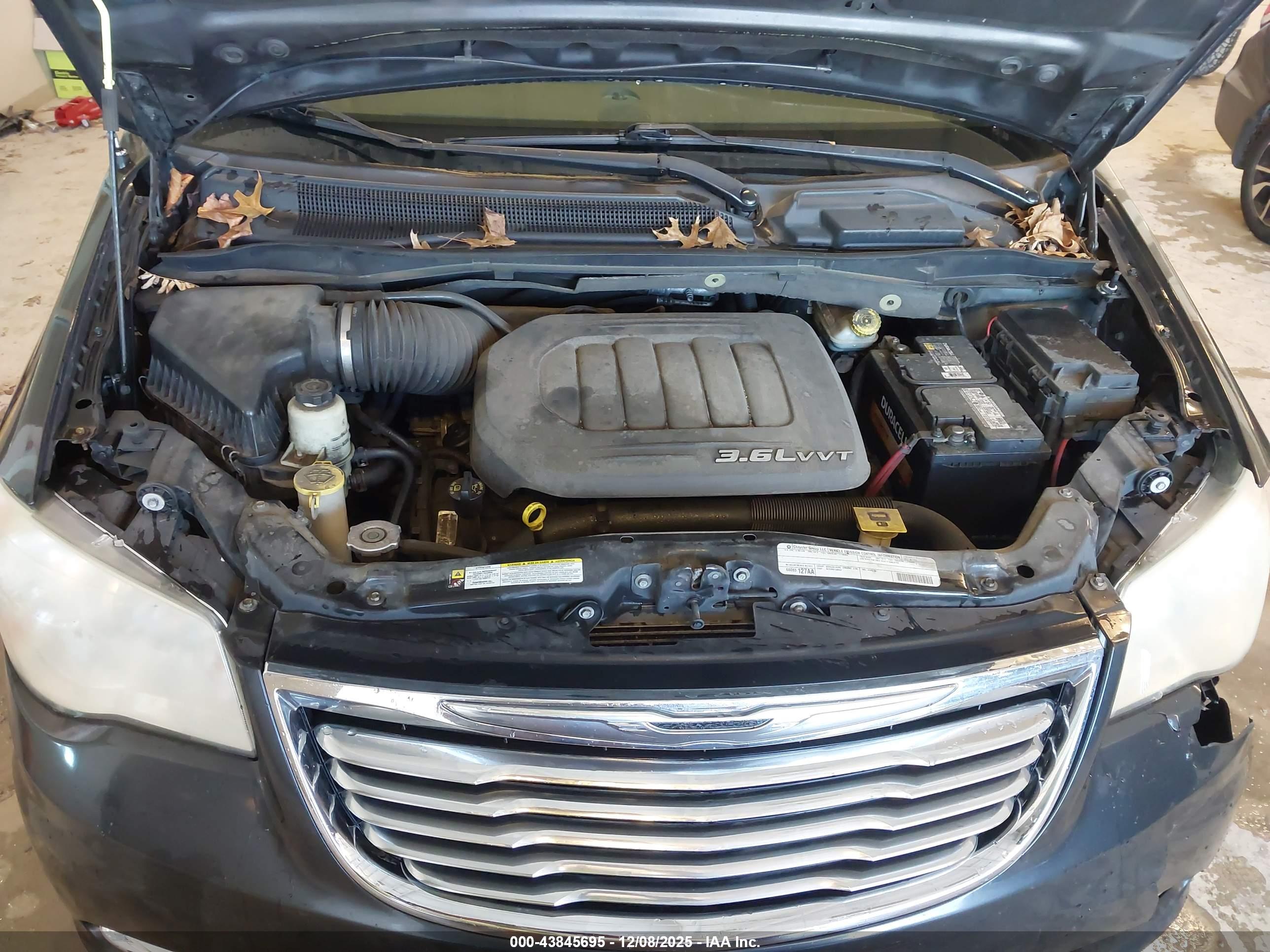 CHRYSLER TOWN image 10