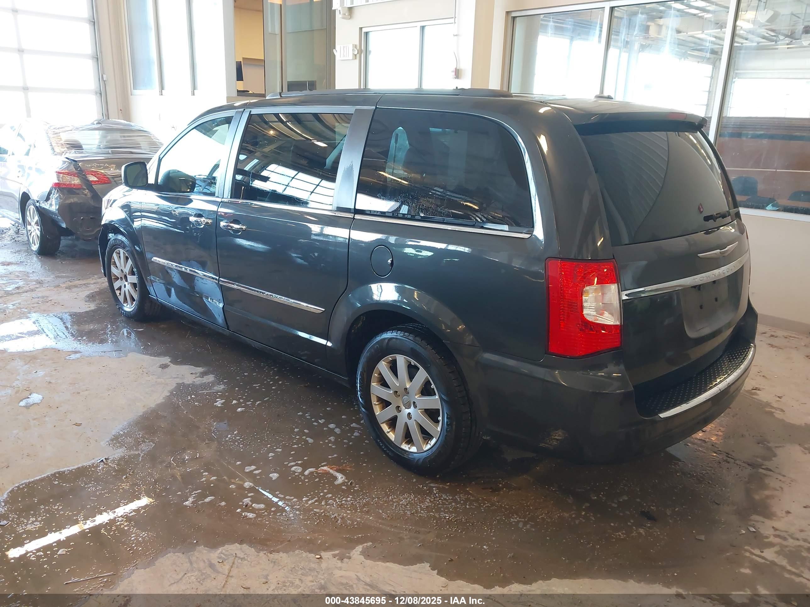 CHRYSLER TOWN image 3