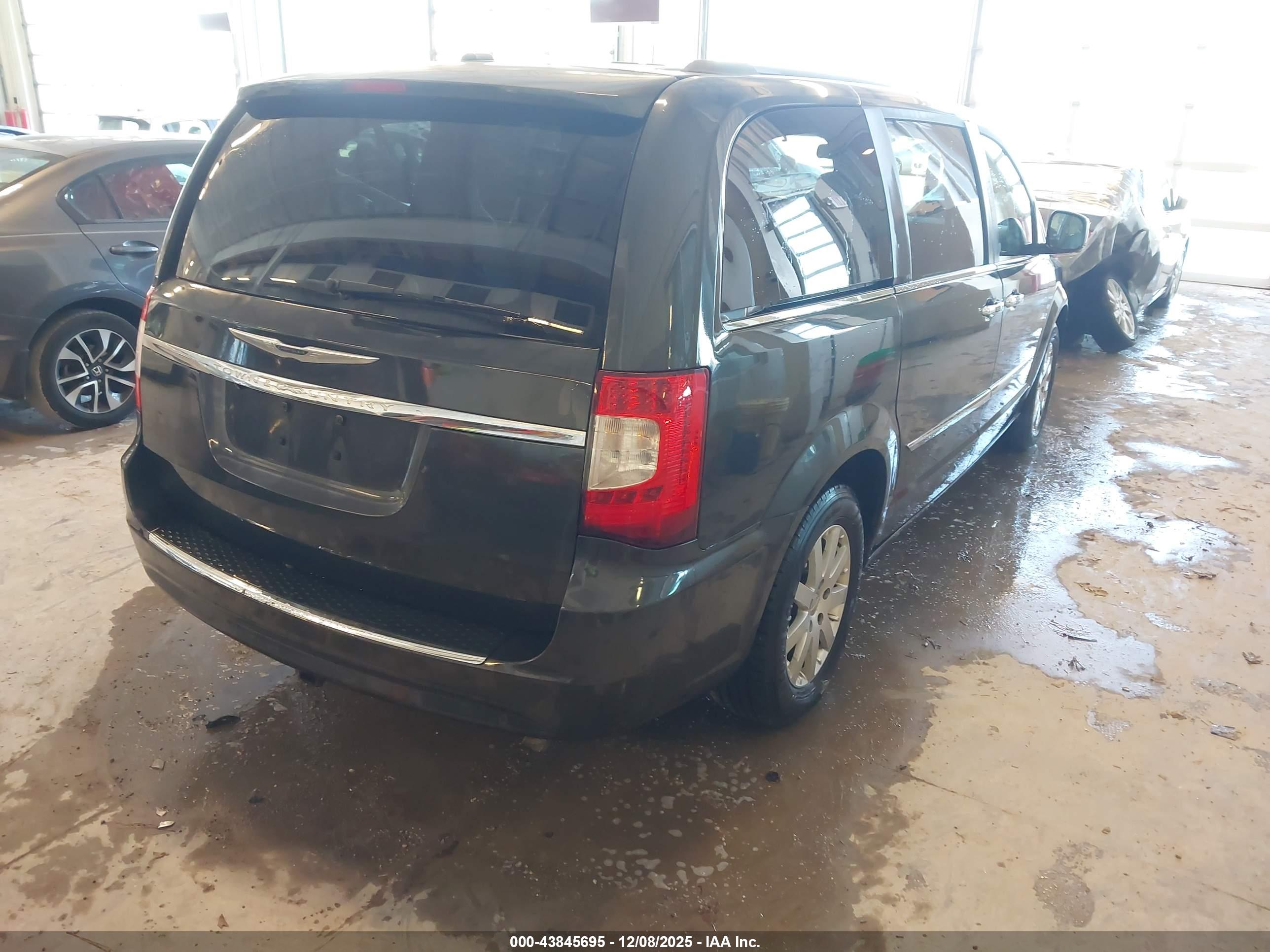 CHRYSLER TOWN image 4